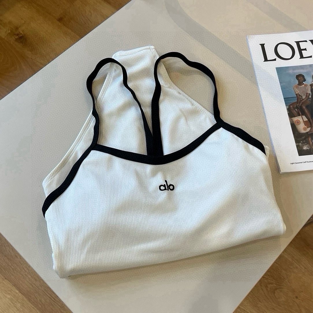 🆕
alo连体泳衣 😍🥰适合多种场景的游泳衣🏊‍♀️海边 游泳池 温泉 水上乐园 漂流都可以😌内搭也完全