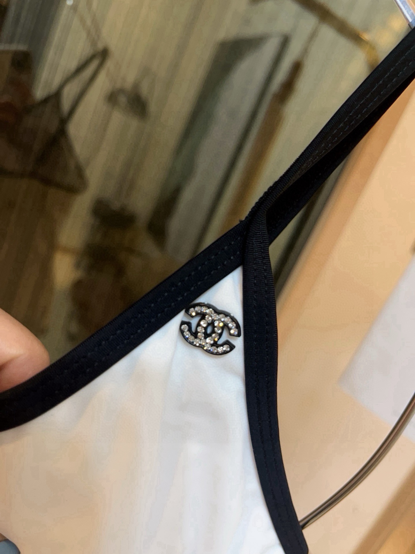 🆕
Chanel 香奈儿连体泳衣 😍🥰适合多种场景的游泳衣🏊‍♀️海边 游泳池 温泉 水上乐园 漂流都可