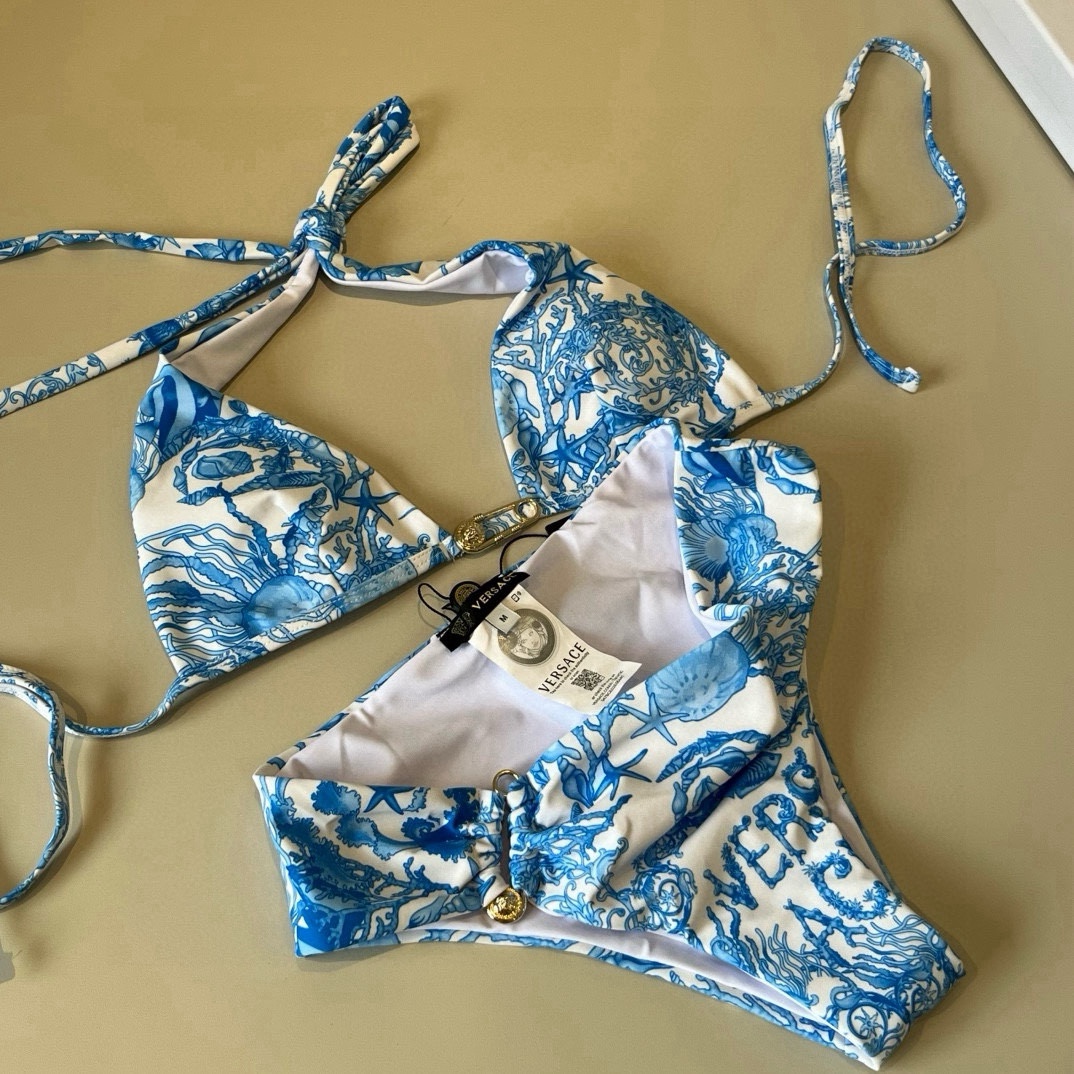 🆕
范思哲新款分体泳衣😍🥰适合多种场景的游泳衣🏊‍♀️海边 游泳池 温泉 水上乐园 漂流都可以😌内搭也完
