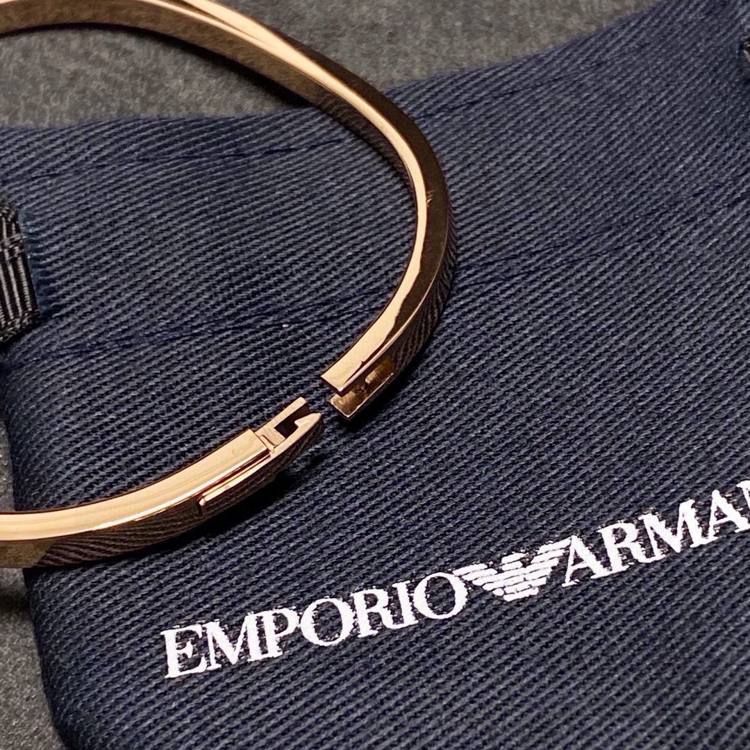 Luxury Amani Armani Couple: High-End, Sophisticated, Crafted with High Value - 图片 6