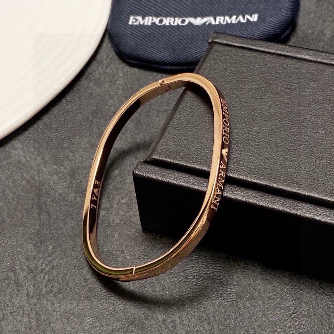 Luxury Amani Armani Couple: High-End, Sophisticated, Crafted with High Value - 图片 3