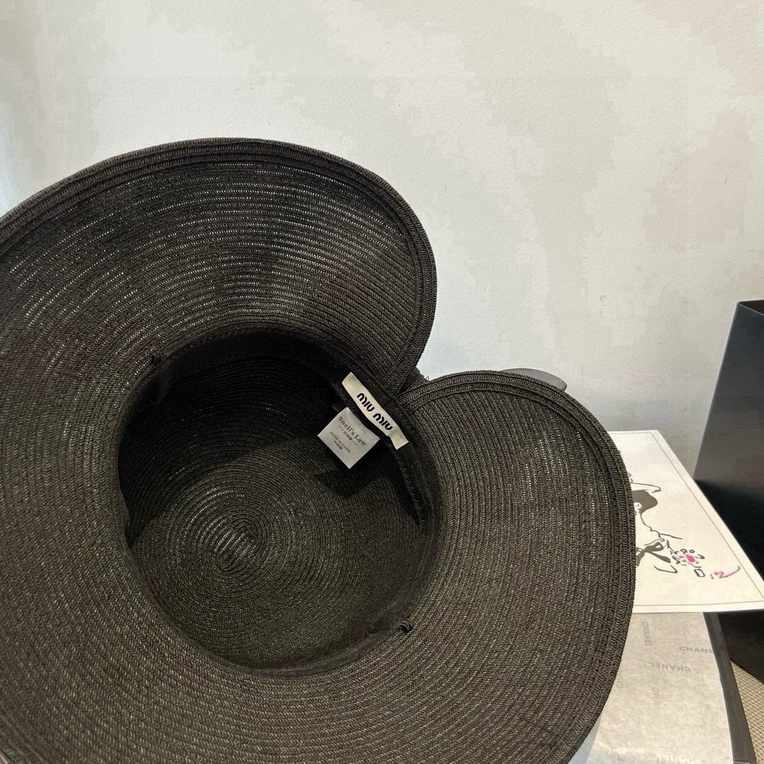 🆕

miumiu缪缪新款蝴蝶结盆帽，高端定制，头围57cm