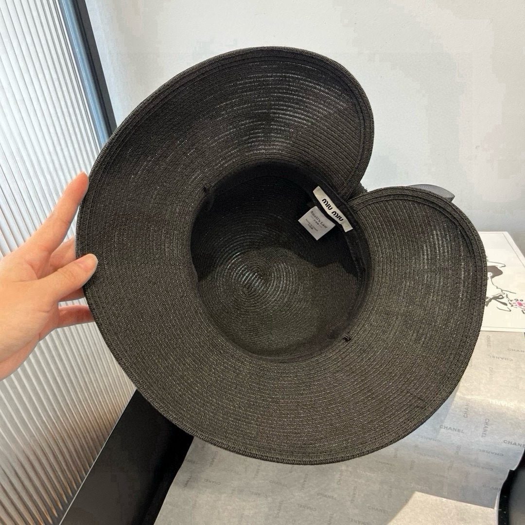 🆕

miumiu缪缪新款蝴蝶结盆帽，高端定制，头围57cm