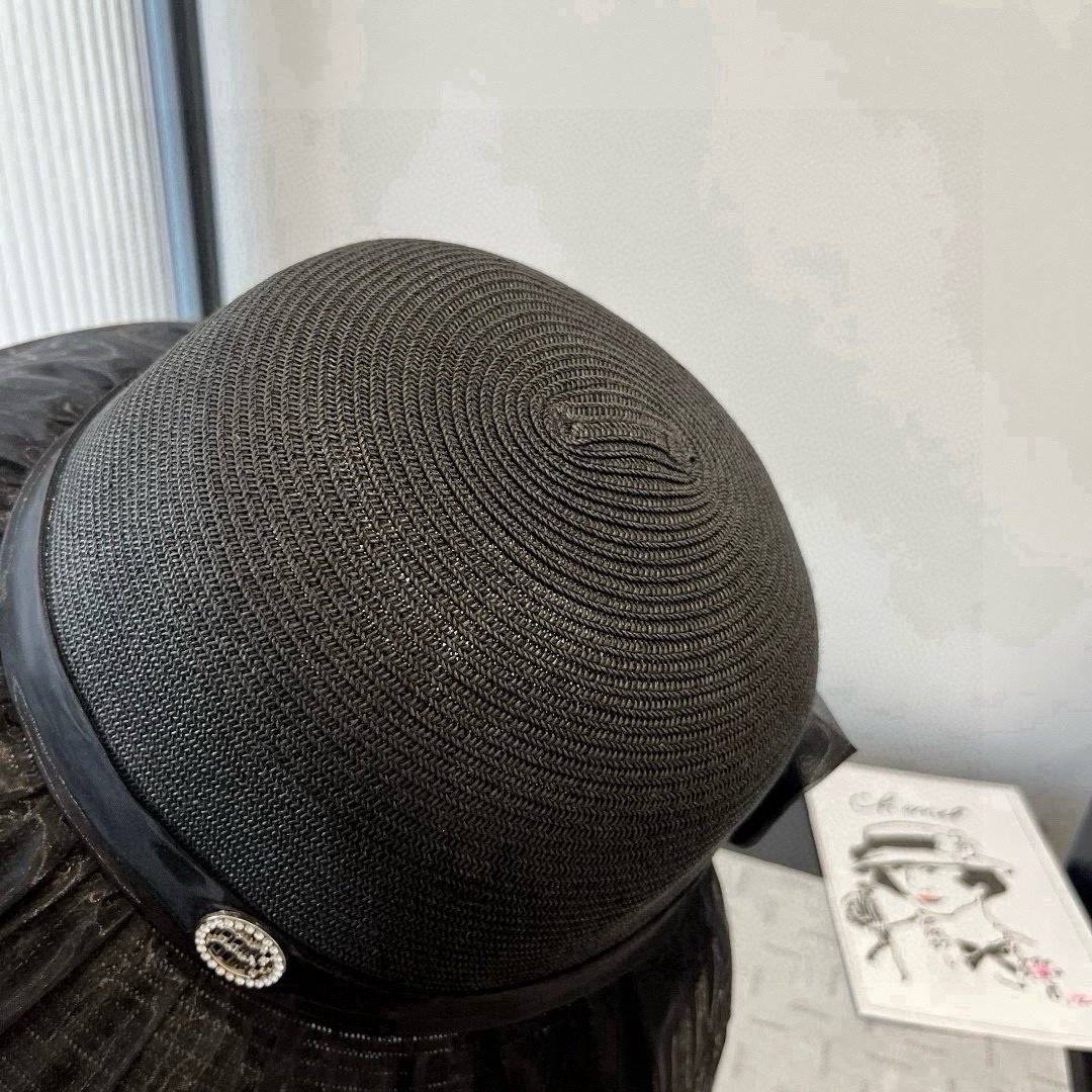 🆕

miumiu缪缪新款蝴蝶结盆帽，高端定制，头围57cm