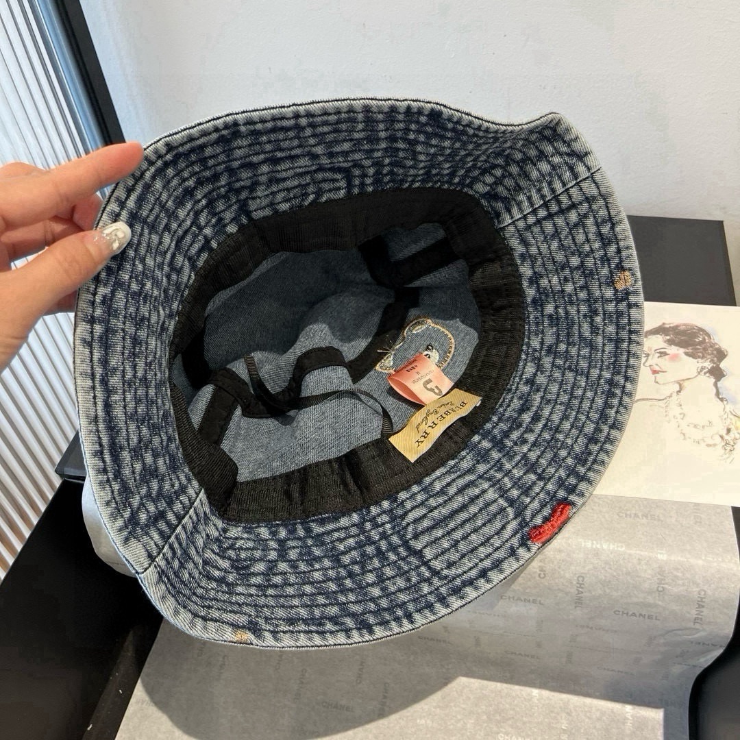 🆕

burberry巴宝莉新款牛仔渔夫帽，头围57cm