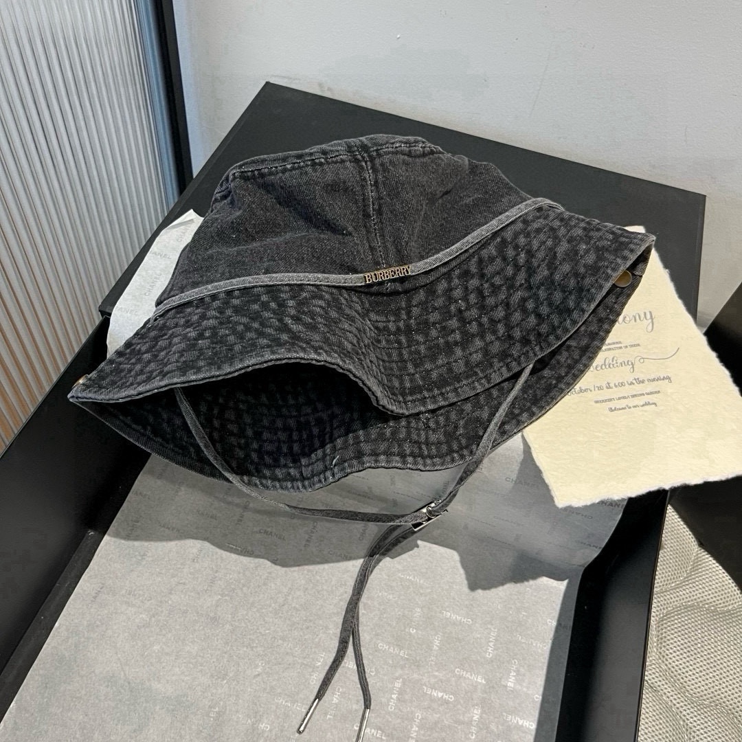 🆕

burberry巴宝莉新款牛仔渔夫帽，头围57cm