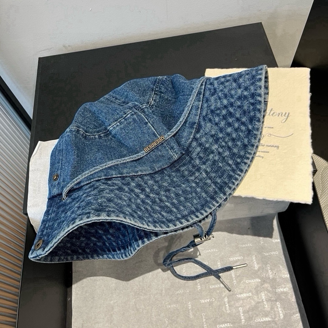 🆕

burberry巴宝莉新款牛仔渔夫帽，头围57cm