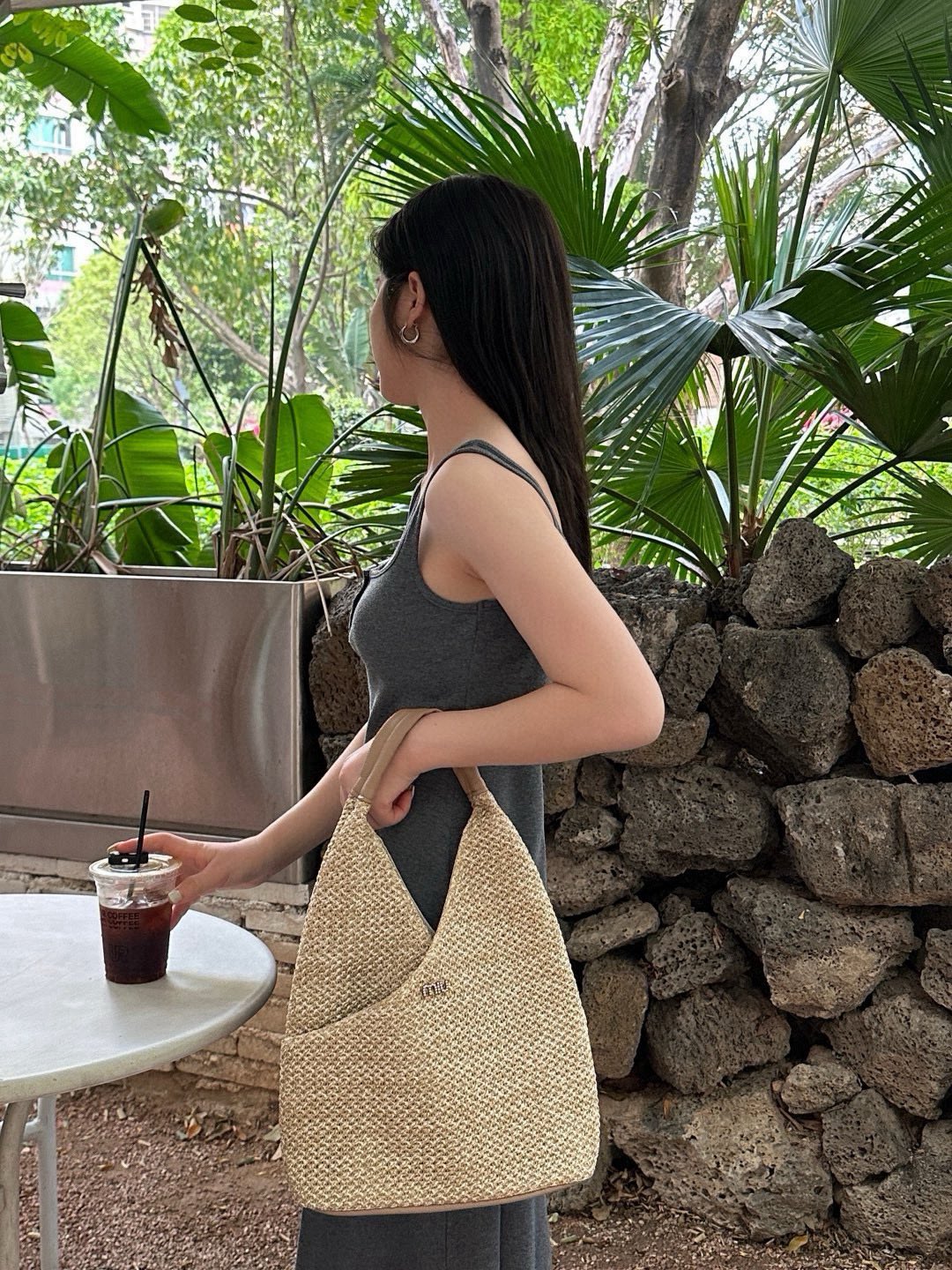 NO:362425,Miumiu knitting bag, essential for summer dressing, specifications: 32* wide 30* thick 10, handle 20cm hat, straw hat, fisherman hat, baseball hat, knit hat, hat, miumiu, espadrilles, hatsmiumiu编织包,夏日搭衣必备,规格 高32*宽30*厚10,手柄20cm帽子草帽渔夫帽棒球帽针织帽,帽子,miumiu,espadrilles,hats,hat