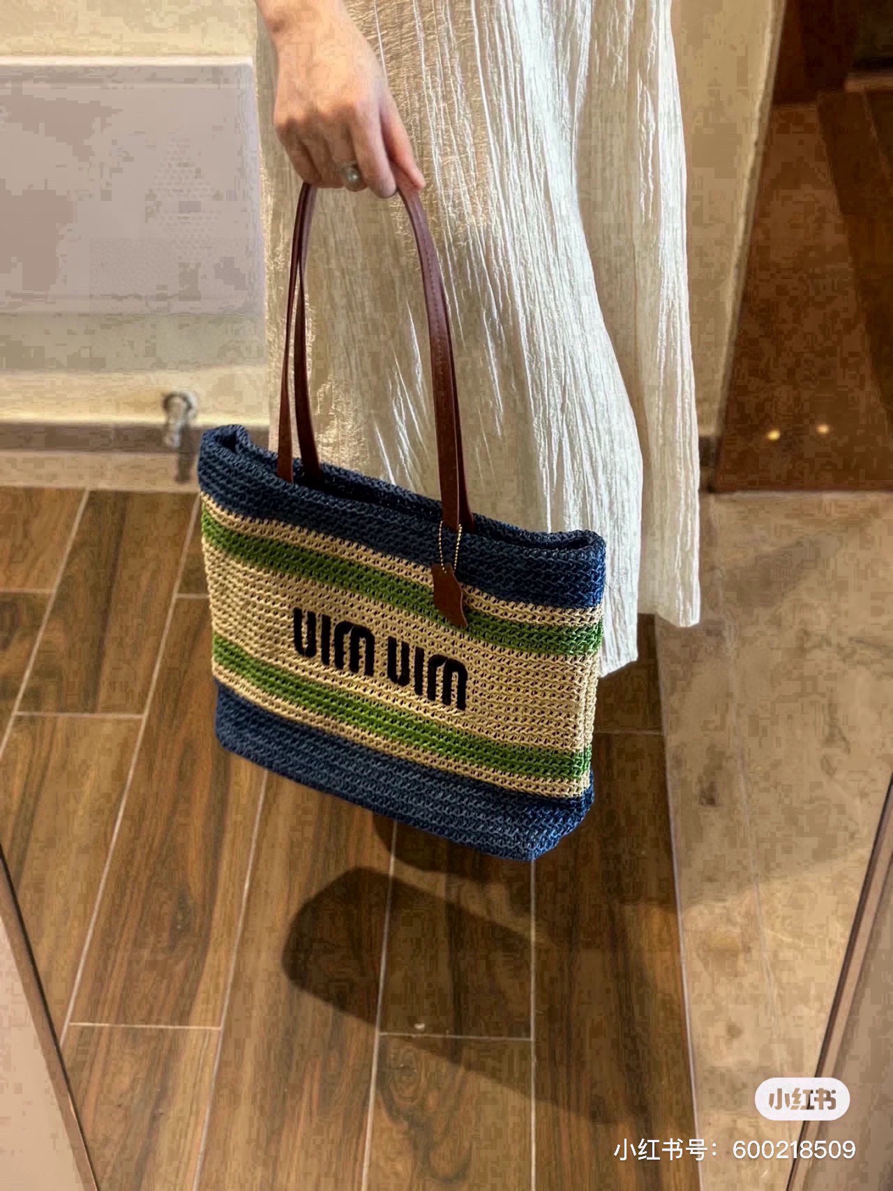 NO:362411,New style Miumiu Miumiu Miumiu Straw woven striped splicing single shoulder crossbody handheld shopping bag tote bag beach women's bag hat straw hat fisherman hat baseball hat knit hat, hat, miumiu, espadrilles, espadrilles, totes, hats新款缪包miumiu缪缪包草编条纹拼接单肩斜挎手提购物袋托特包沙滩女包帽子草帽渔夫帽棒球帽针织帽,帽子,miumiu,espadrilles,espadrilles,totes,hats,hat