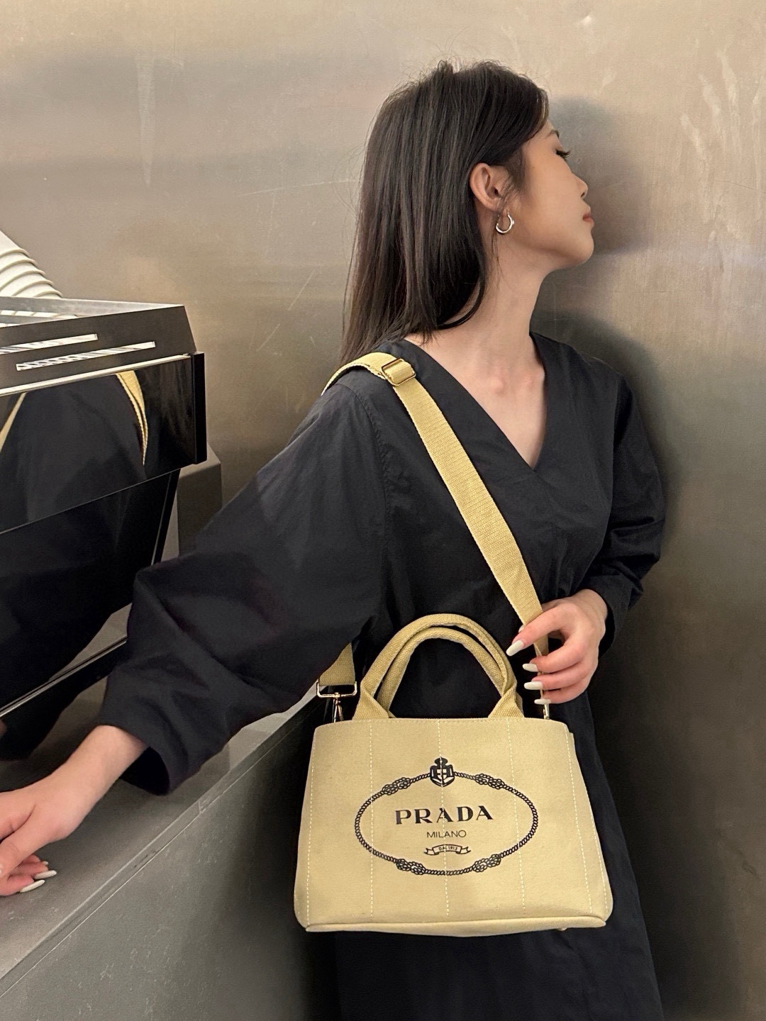 NO:362434,PRADA new canvas tote bag, versatile summer travel must-have items, specifications 28*20*15 hat, straw hat, fisherman hat, baseball hat, knit hat, hat, prada, prada, espadrilles, totes, hatsPRADA普拉达新款帆布托特包,百搭夏日出游必备单品,规格28*20*15帽子草帽渔夫帽棒球帽针织帽,帽子,prada,prada,espadrilles,totes,hats,hat