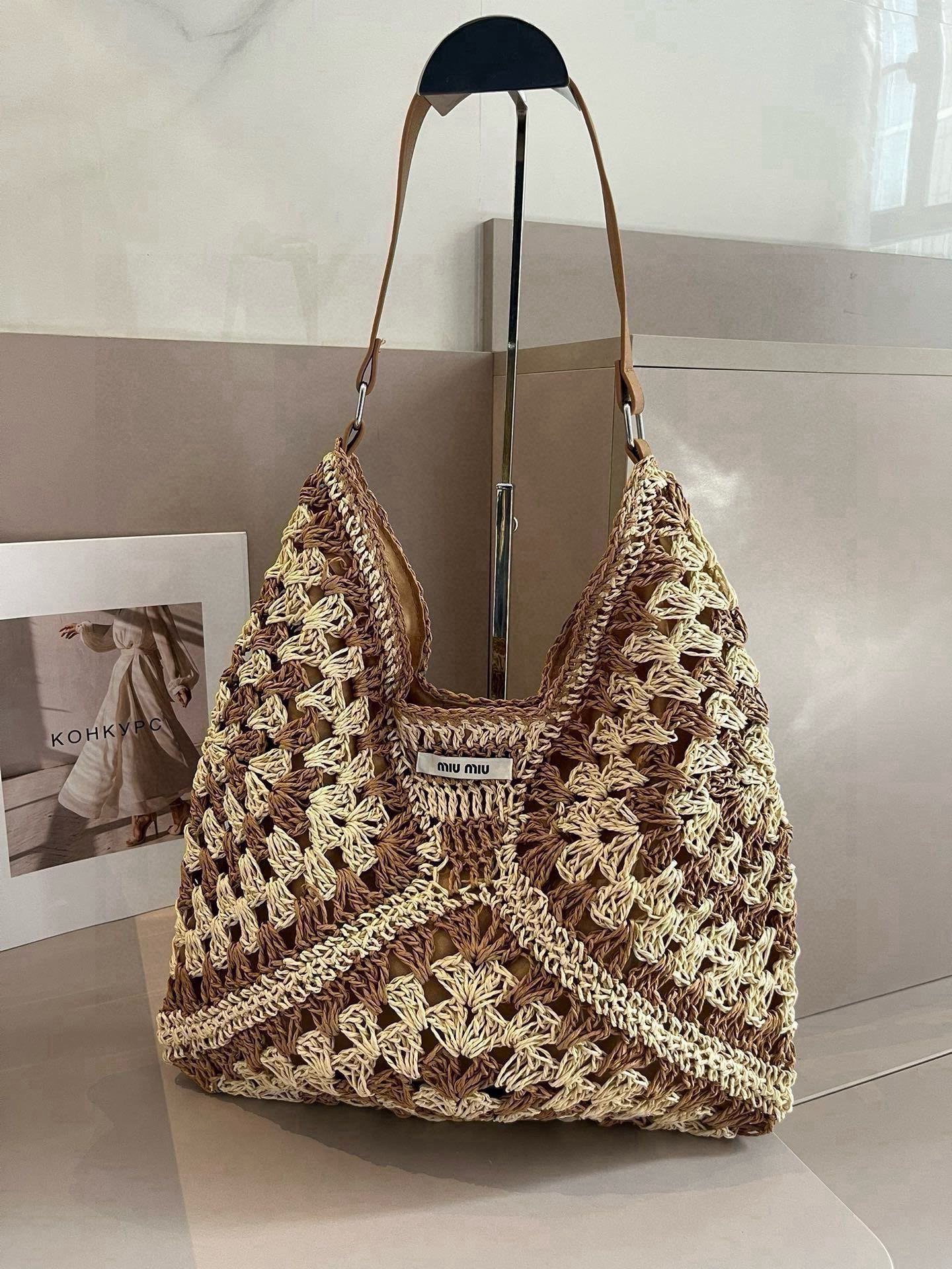 NO:362468,Miumiu Miumi straw woven bags, straw bags, essential for summer travel clothes, specifications 54*36cm hat Straw hat Fisherman hat Baseball hat Knitted hat, hat, miumiu, espadrilles, espadrilles, hatsmiumiu缪缪草编包,草包 ,夏日出游搭衣必备,规格54*36cm帽子草帽渔夫帽棒球帽针织帽,帽子,miumiu,espadrilles,espadrilles,hats,hat