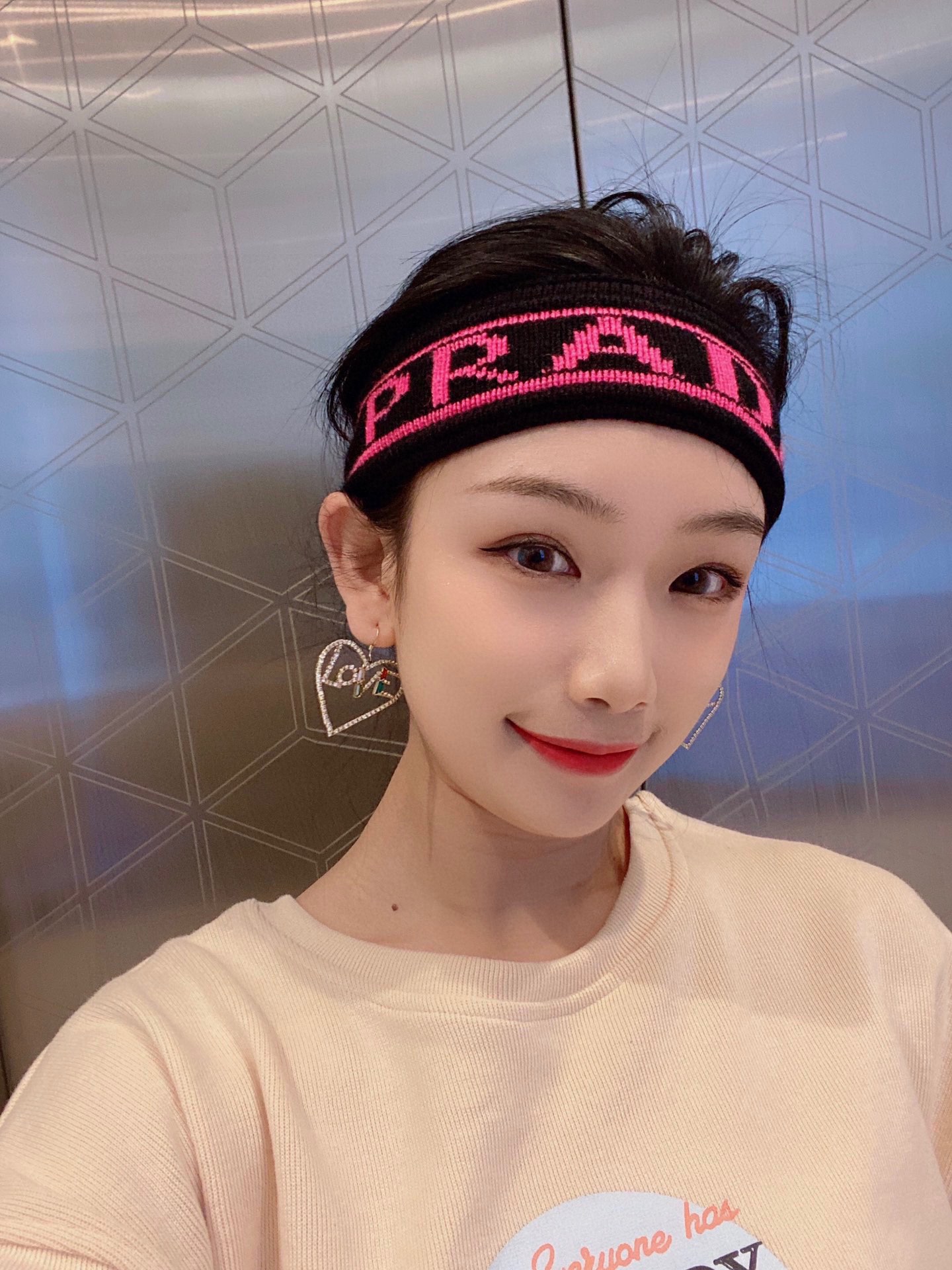 NO:362942,Prada PRADA official website headband, fitness headband, styling headband!  Whether it is exercise or fitness, traveling or styling, they are the only fashion combination that is indispensable!  Having it is equivalent to adding a lot of color to yourself and showing your youthful vitality and temperament!  Hat Straw Hat Fisherman Hat Baseball Hat Knitted Hats, Hats, Prada, Prada, espadrilles, hats普拉达PRADA 官网发带,健身发带,造型发带！无论运动还是健身,出门旅游还是造型设计,都是唯一少不了的时尚搭配！拥有它,等于给自己增添许多色彩,更显青春活力与气质！帽子草帽渔夫帽棒球帽针织帽,帽子,prada,prada,espadrilles,hats,hat