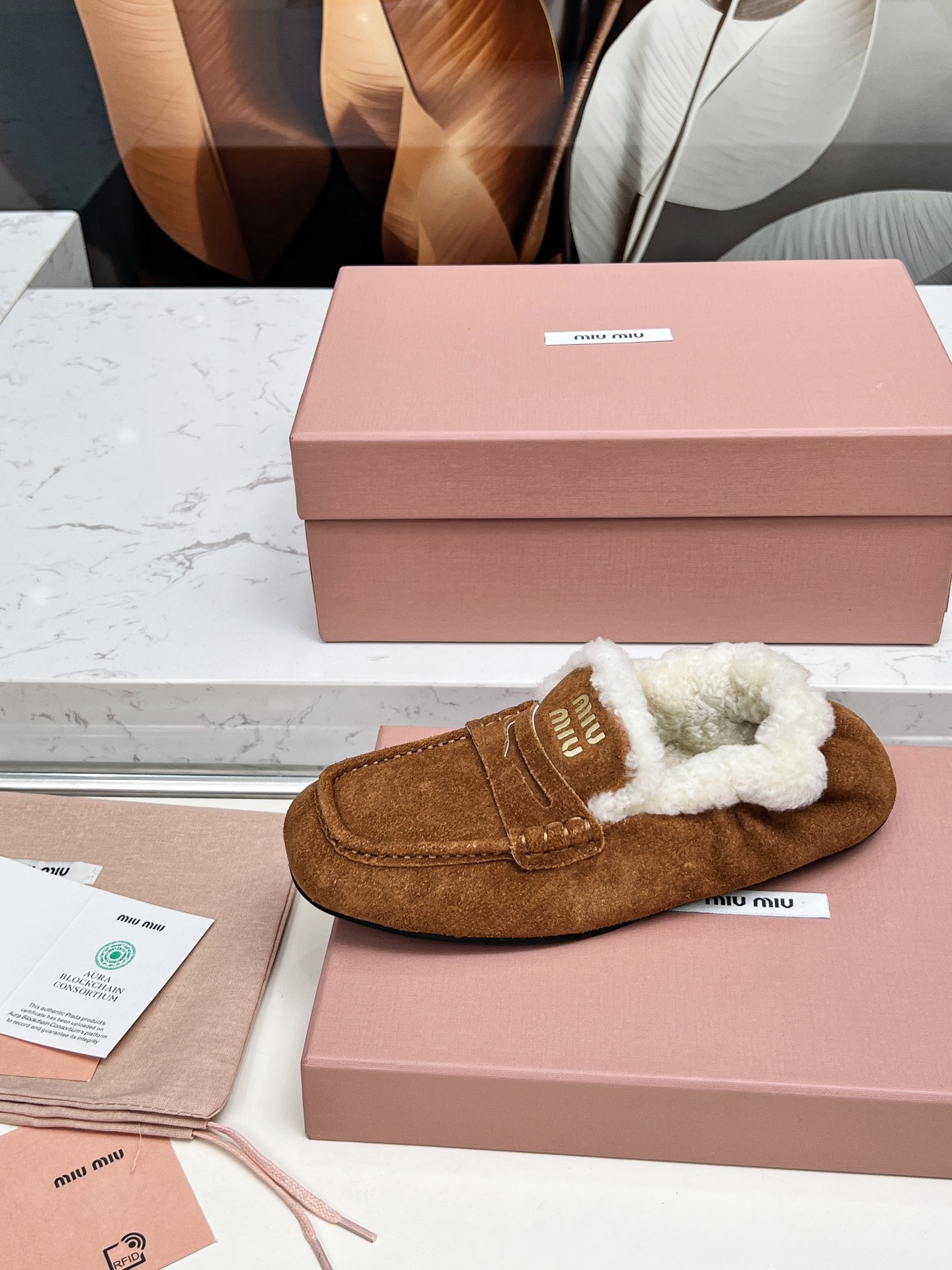 “Stylish P552MiuMi/Mumu 25 New Autumn Winter Shoes: Cowhide, Wool, and Comfort in Every Step” - 图片 5