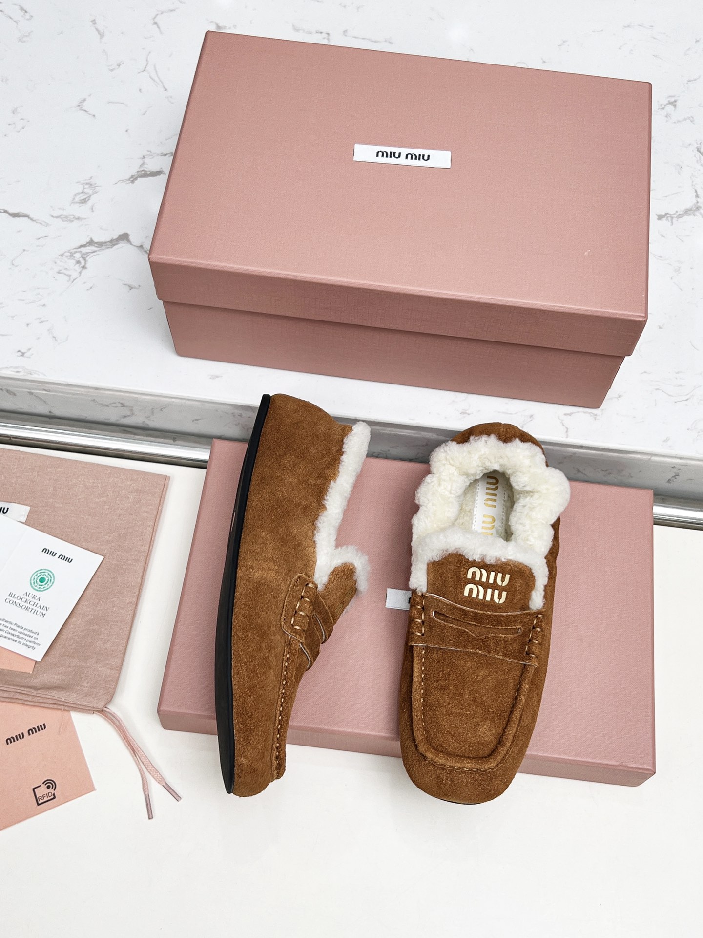 “Stylish P552MiuMi/Mumu 25 New Autumn Winter Shoes: Cowhide, Wool, and Comfort in Every Step” - 图片 6