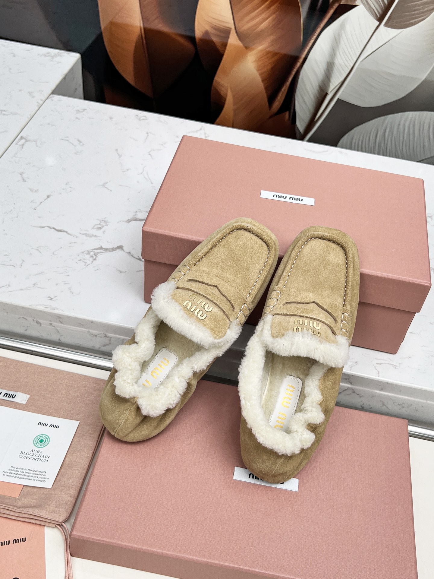 Title: “P552MiuMi/Mumu 25 New Autumn Winter Shoes – Fashionable Brand with Cowhide and Wool Details” Summary: Stylish shoes with cowhide, wool lining, and - 图片 5