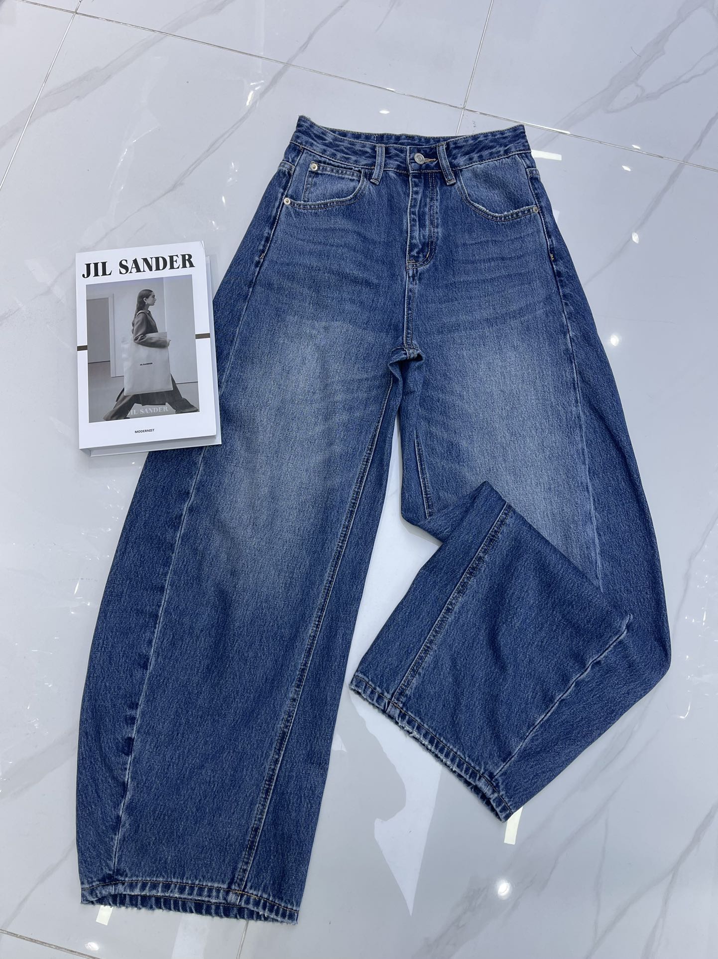 High-End Women’s Clothing with Detailed Packaging: Balenciaga Jeans Review - 图片 3