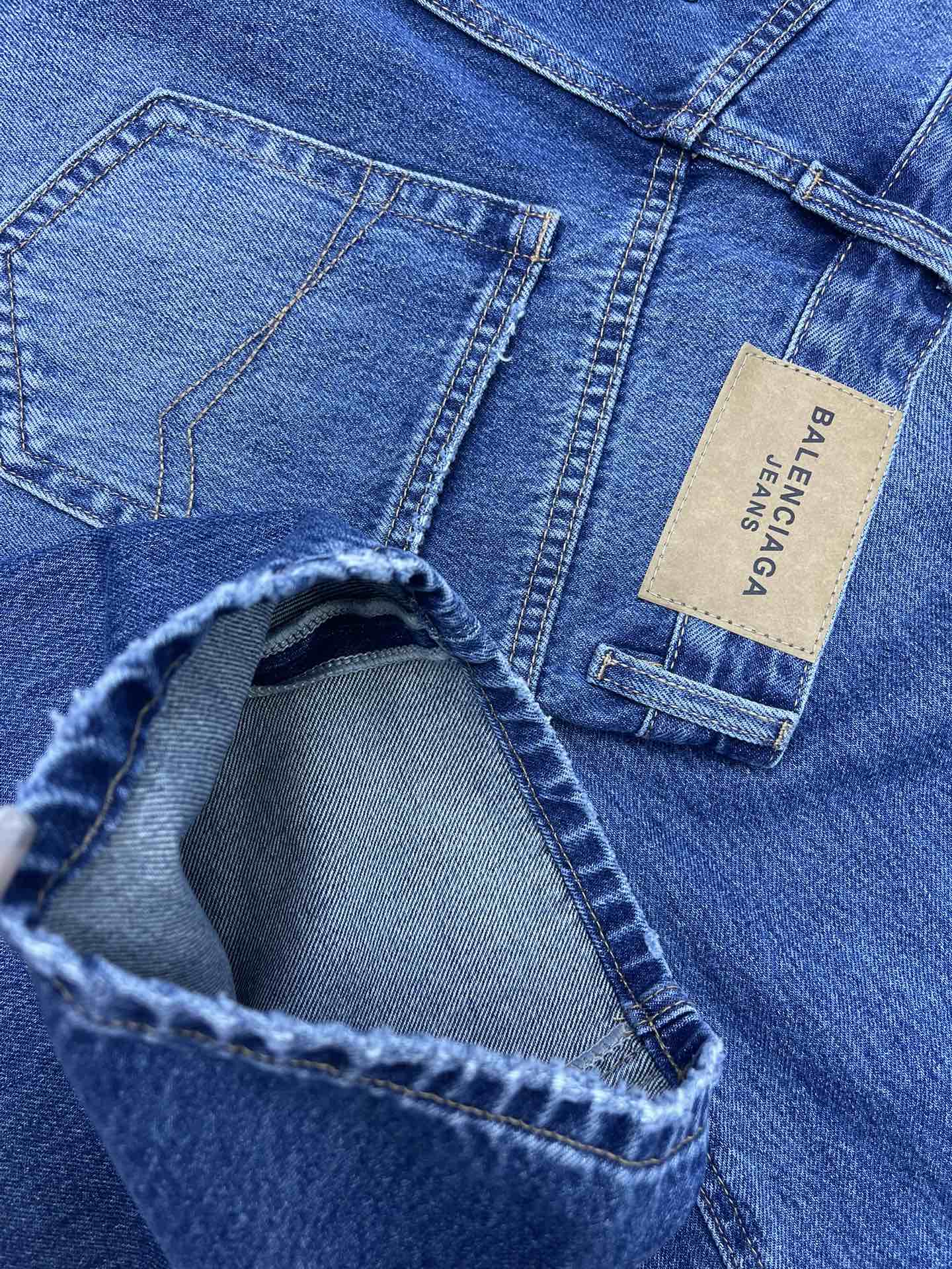 High-End Women’s Clothing with Detailed Packaging: Balenciaga Jeans Review - 图片 9