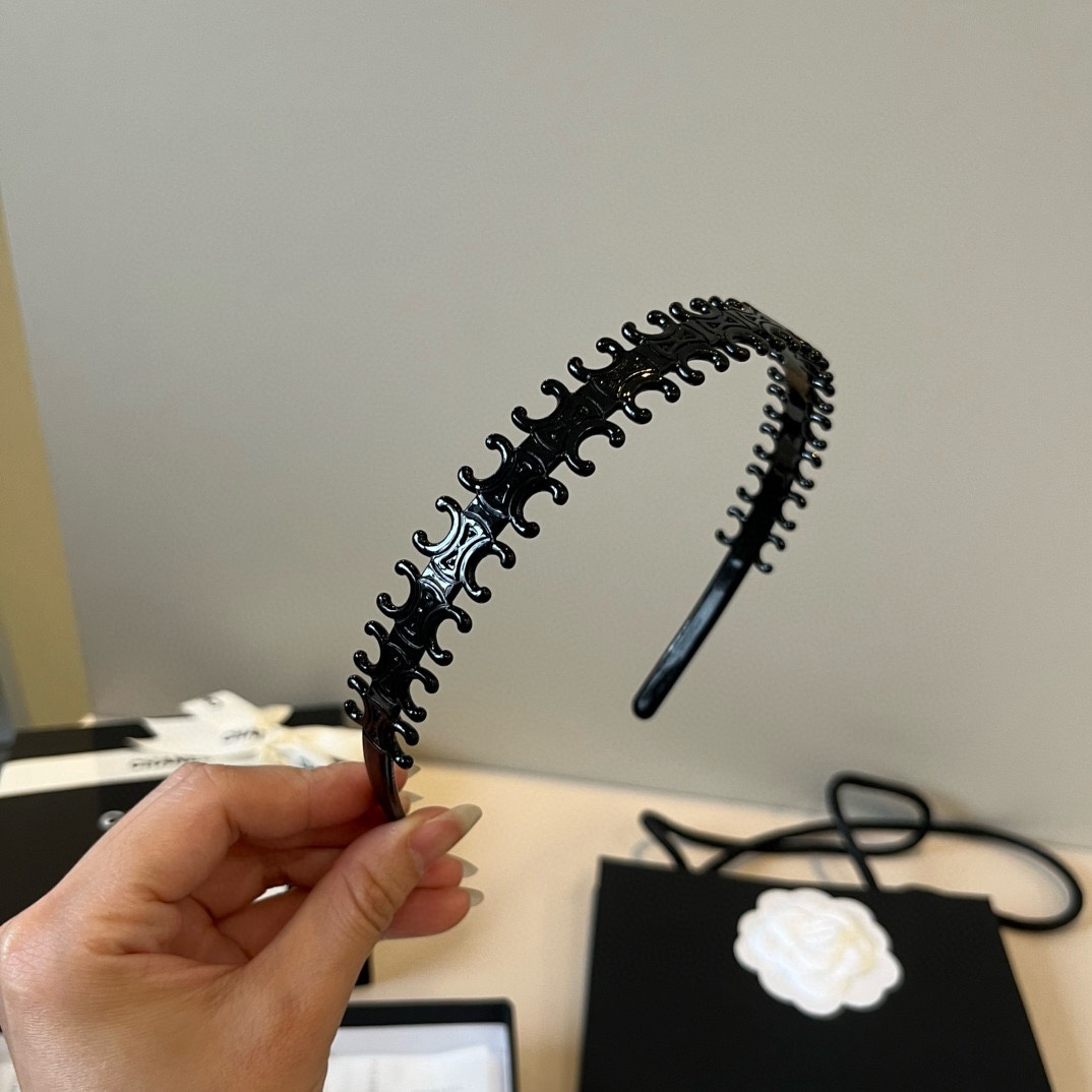 🆕

Celine赛琳新款发箍