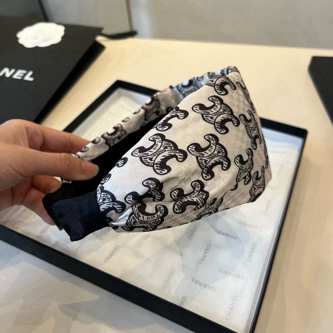 🆕

Celine赛琳新款发箍