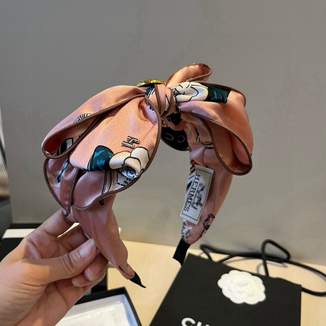🆕

HERMES爱马仕新款蝴蝶结碎花发箍