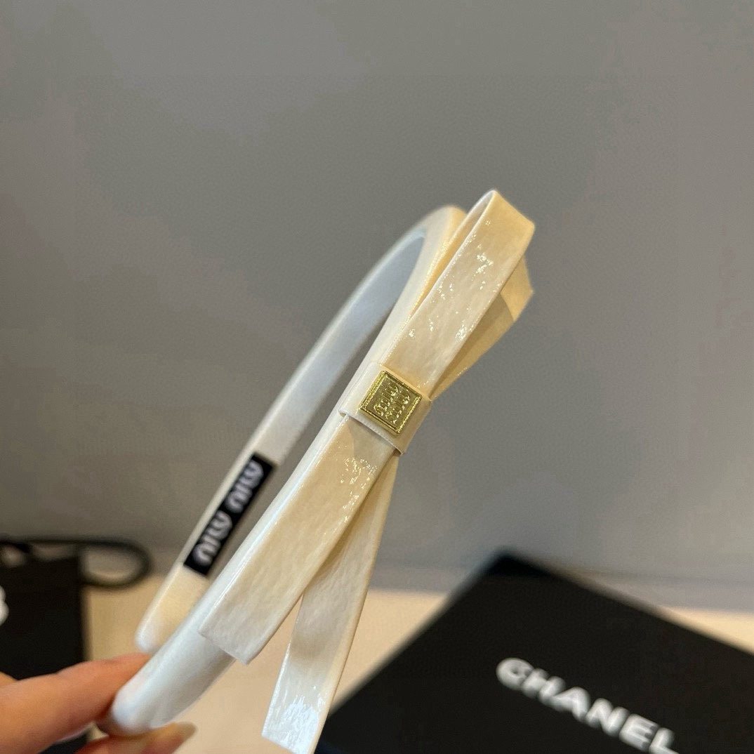 🆕

miumiu缪缪新款发箍