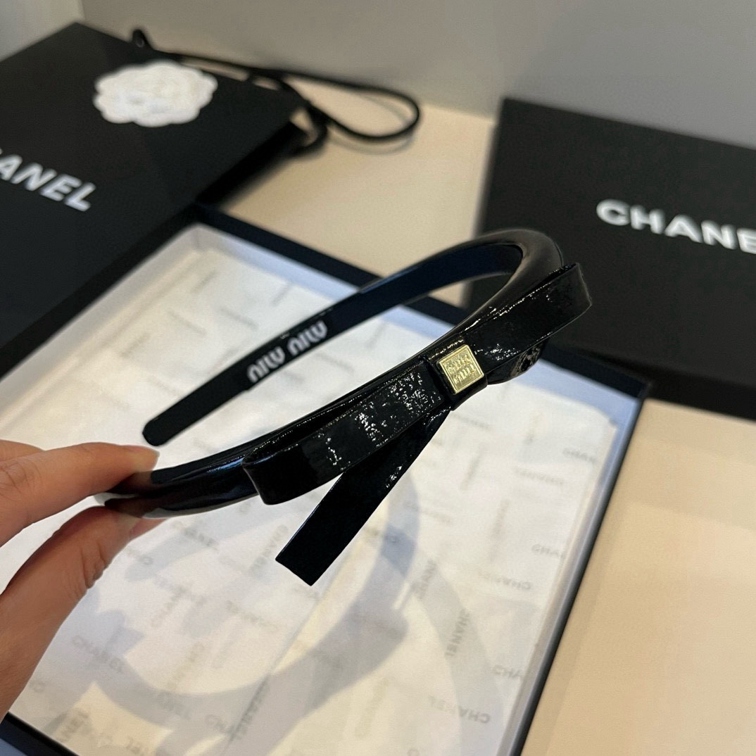 🆕

miumiu缪缪新款发箍