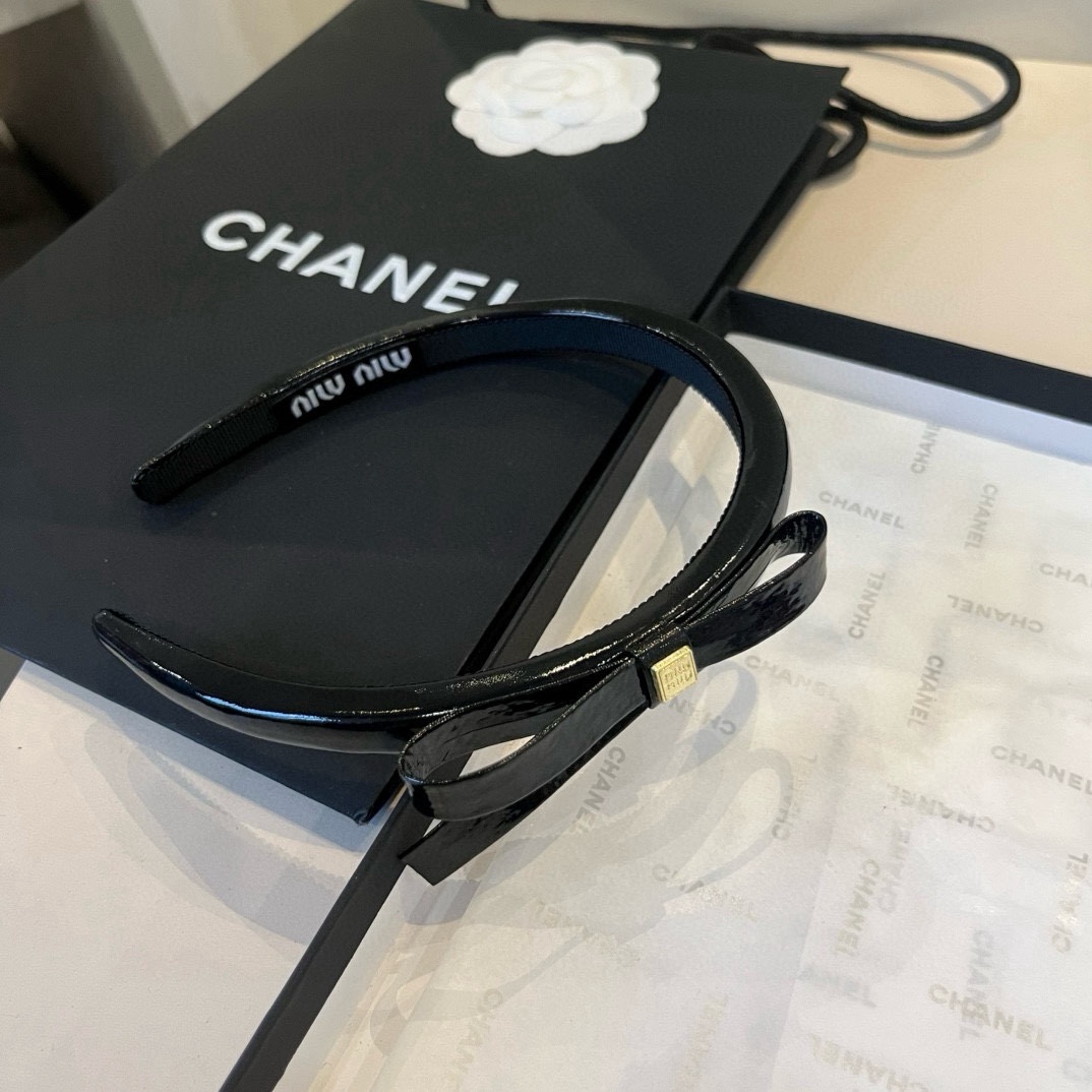🆕

miumiu缪缪新款发箍