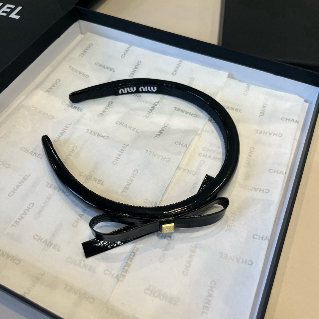 🆕

miumiu缪缪新款发箍
