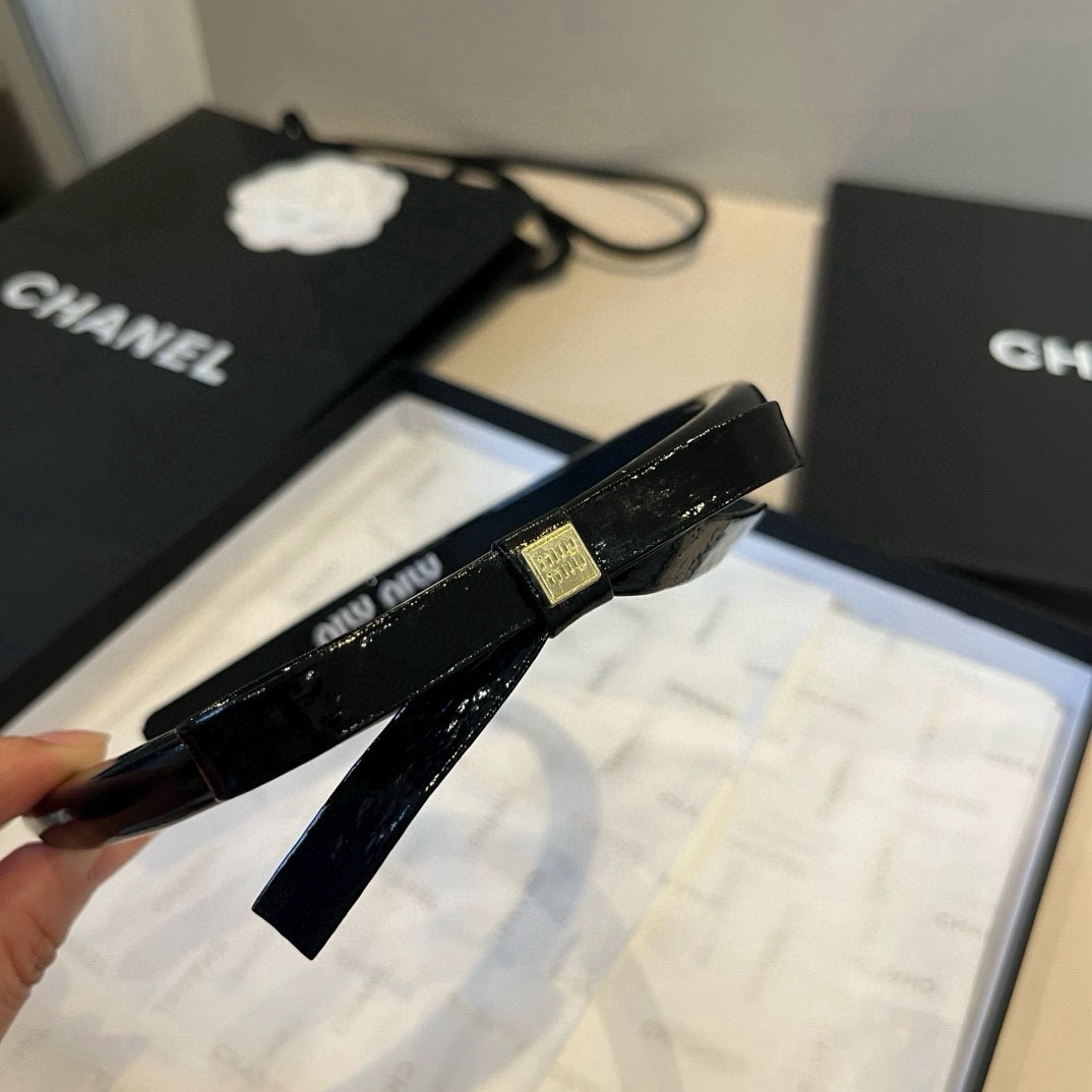🆕

miumiu缪缪新款发箍