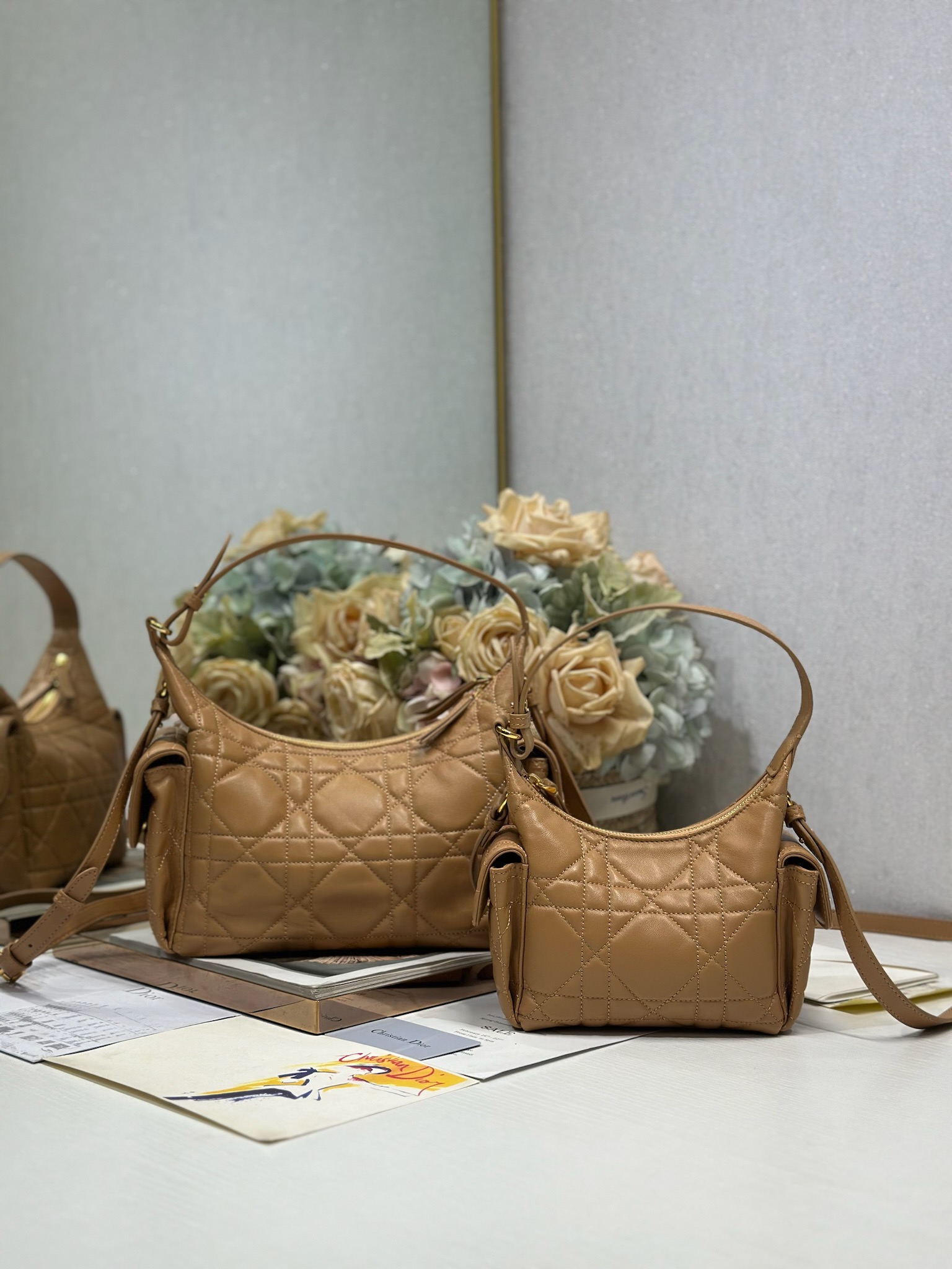 NO:394704,D-Dream handbag #brown sheepskin size comparison chart Model 4312/6323, Dior, dior, sheepskin19860909D-Dream 手袋#棕色羊皮 大小对比图 型号4312/6323,迪奥,dior,sheepskin,Bag