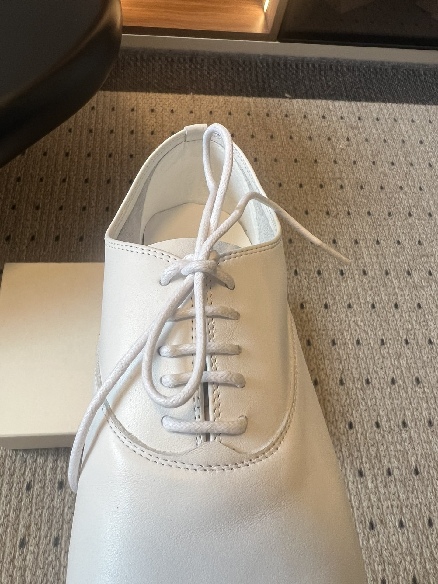 
Jacquemu* 联名 Repetto 方头鞋

专注做美鞋的小众品牌来喽！纯粹细腻的皮料，折射出流
