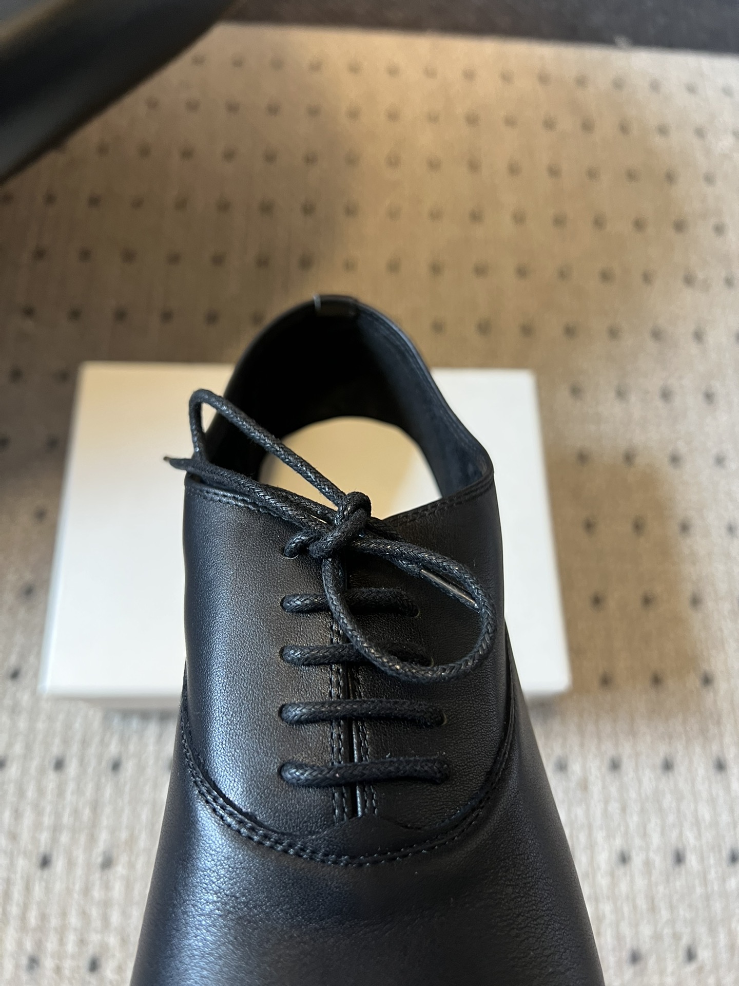 
Jacquemu* 联名 Repetto 方头鞋

专注做美鞋的小众品牌来喽！纯粹细腻的皮料，折射出流