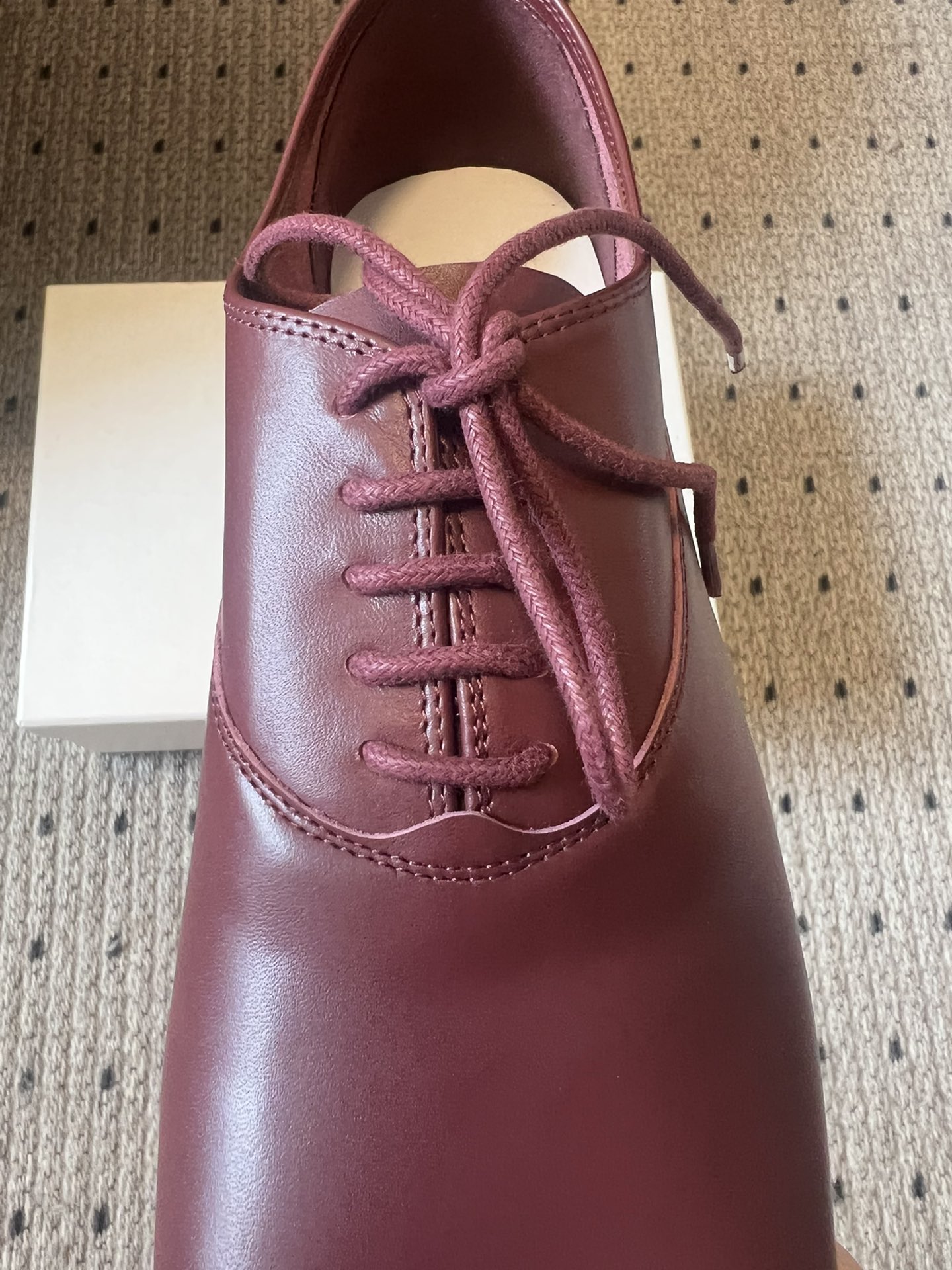 
Jacquemu* 联名 Repetto 方头鞋

专注做美鞋的小众品牌来喽！纯粹细腻的皮料，折射出流