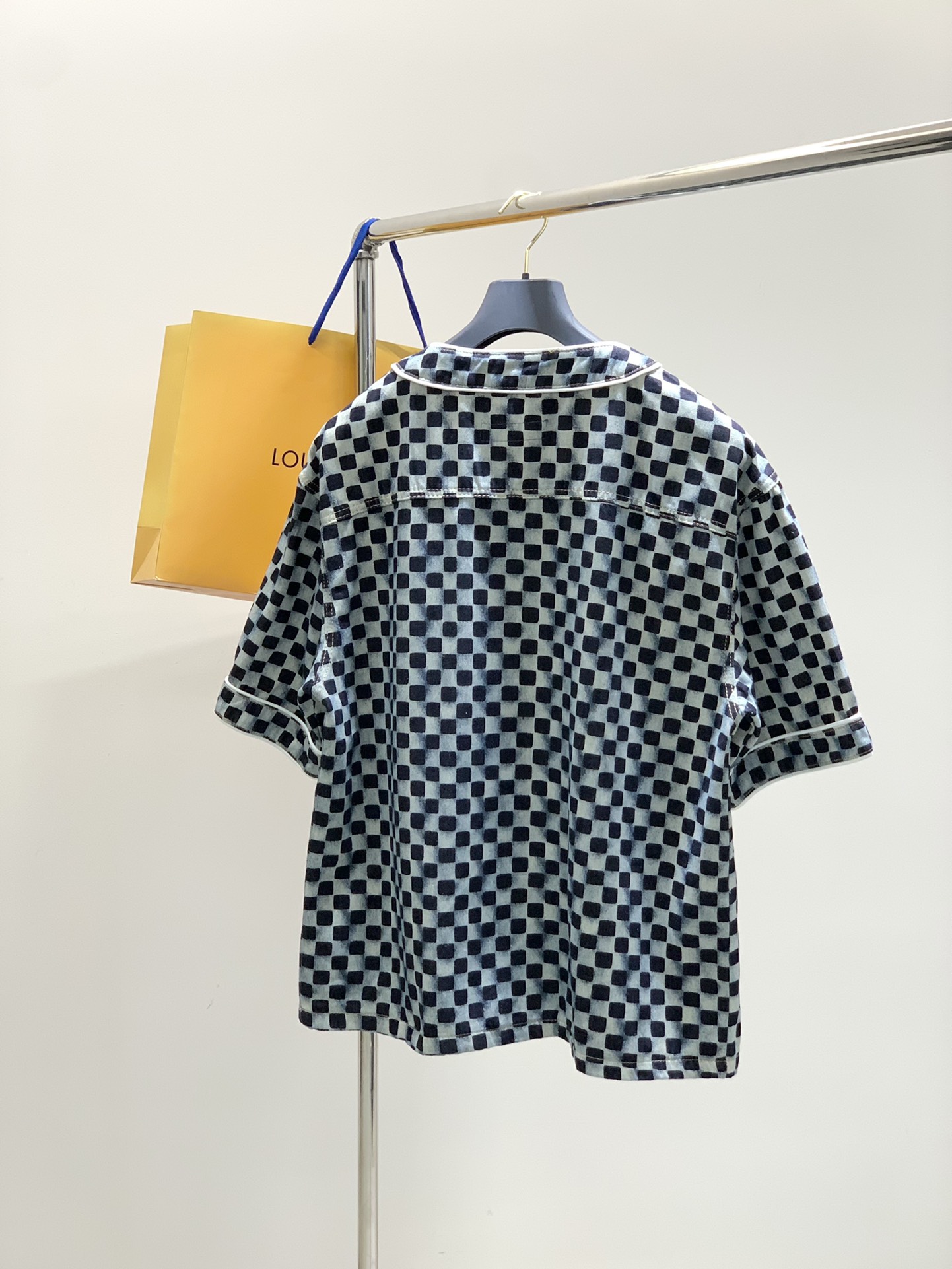 ，LouisVuitton 路易威登，2025夏秋最新款，专柜同步有售，原单狠货，时尚休闲牛仔短袖外套，