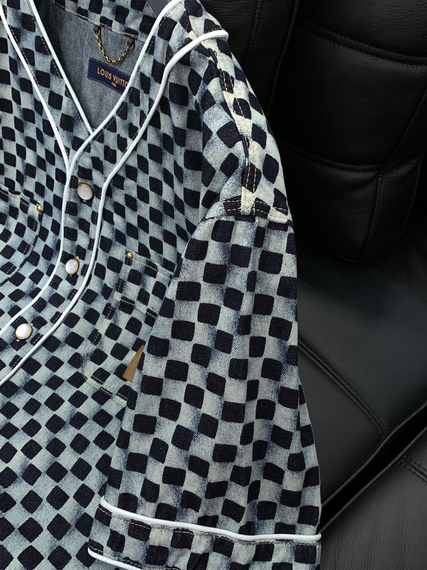 ，LouisVuitton 路易威登，2025夏秋最新款，专柜同步有售，原单狠货，时尚休闲牛仔短袖外套，