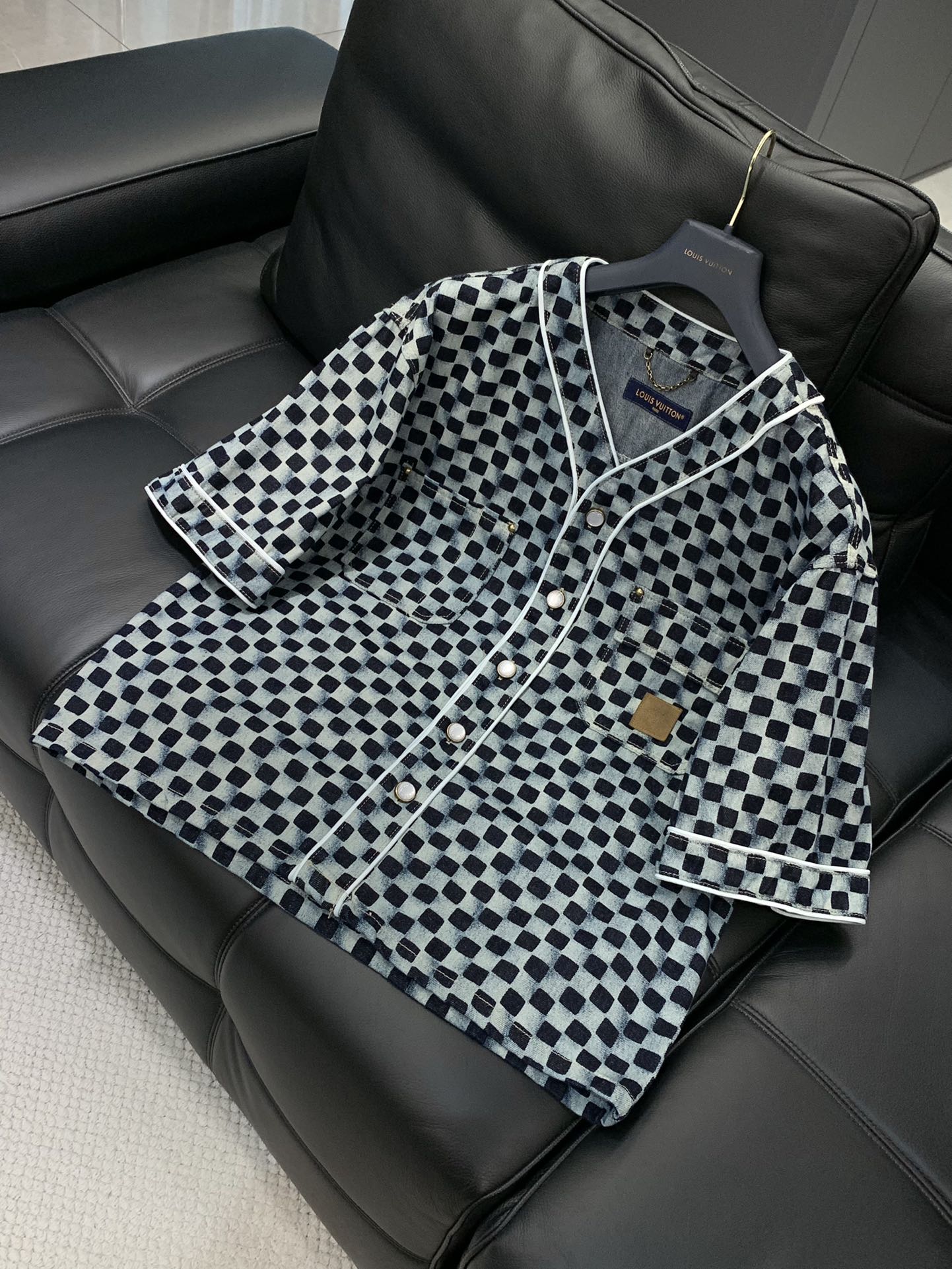 ，LouisVuitton 路易威登，2025夏秋最新款，专柜同步有售，原单狠货，时尚休闲牛仔短袖外套，