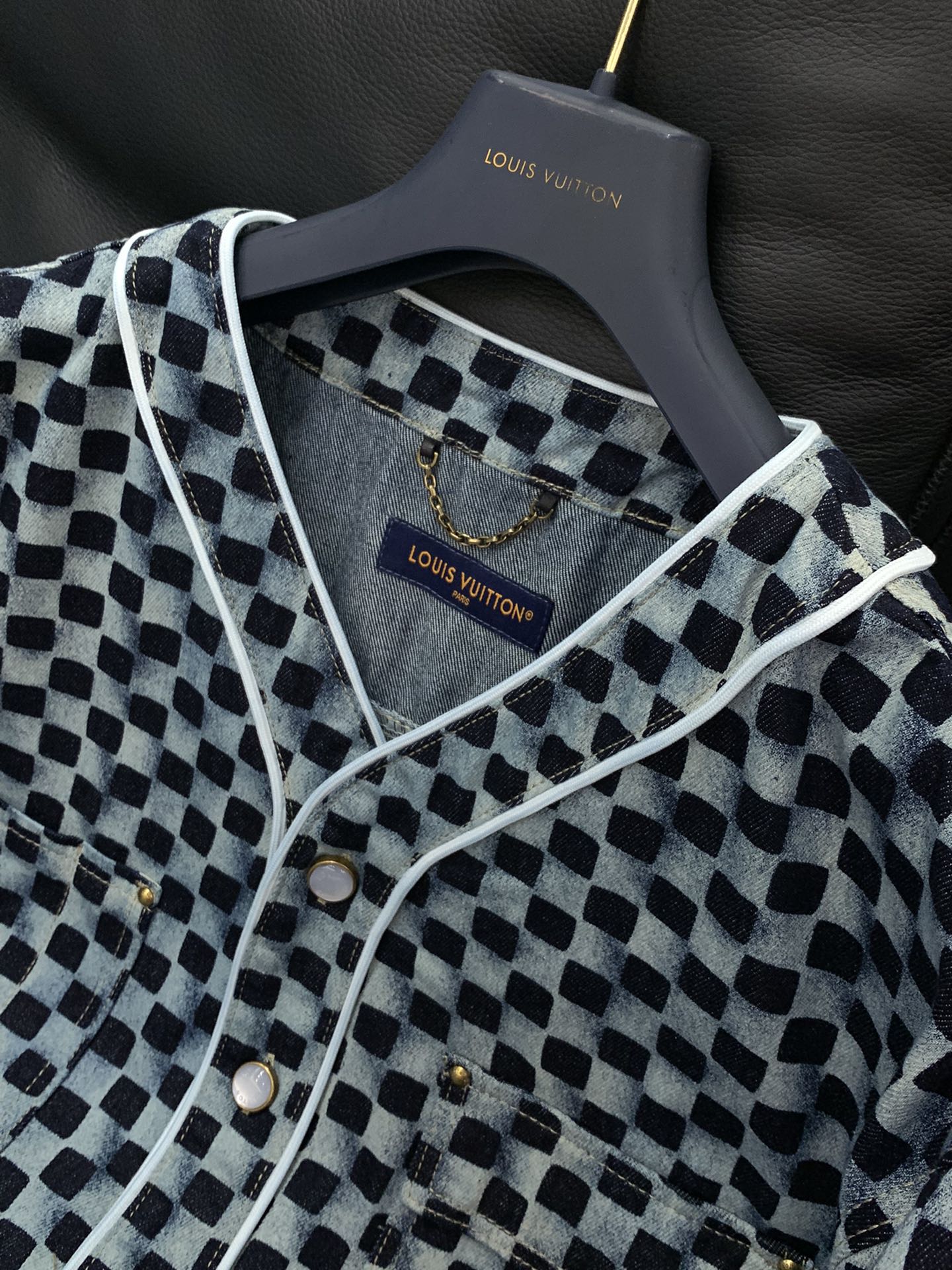 ，LouisVuitton 路易威登，2025夏秋最新款，专柜同步有售，原单狠货，时尚休闲牛仔短袖外套，