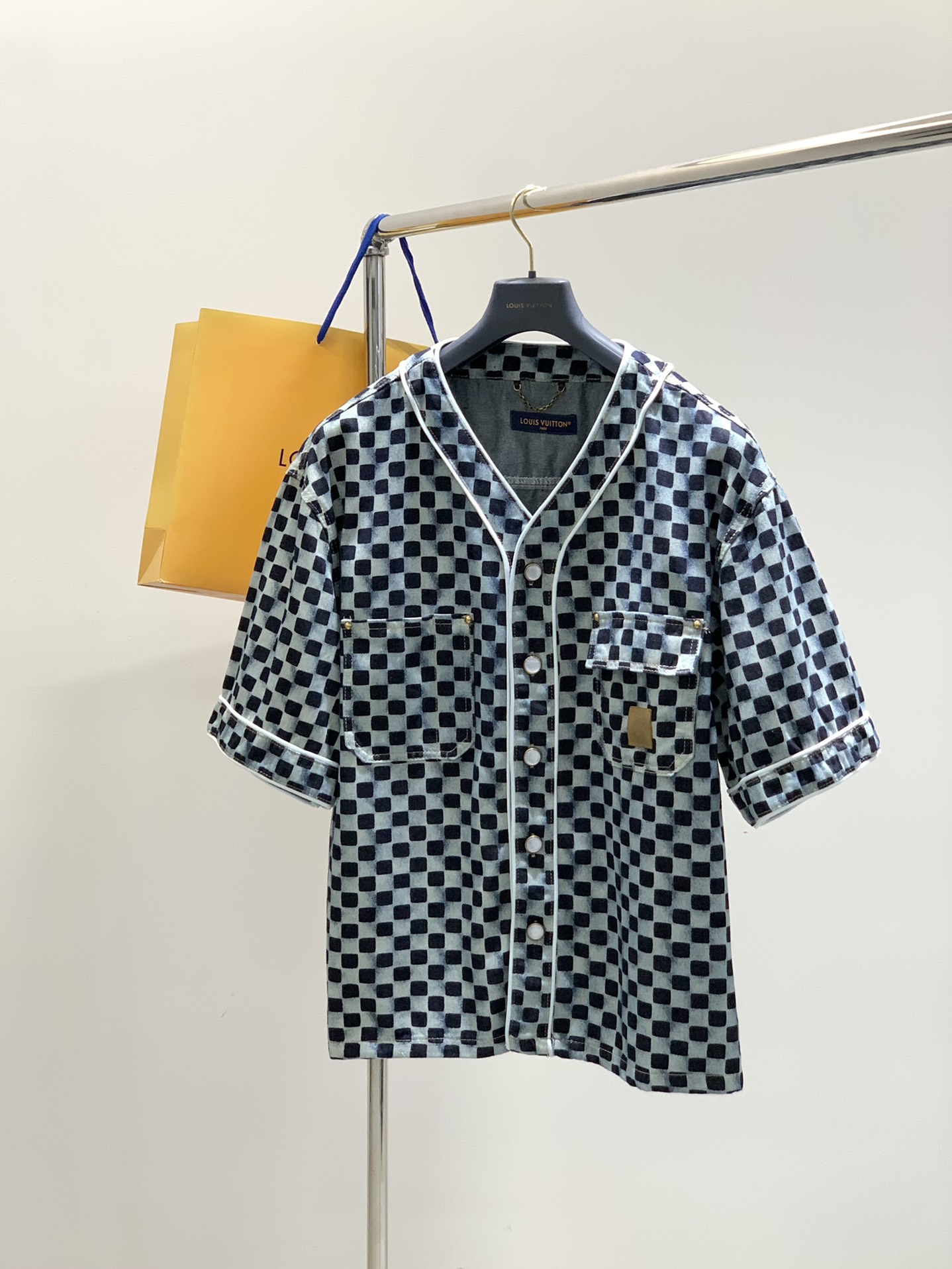 ，LouisVuitton 路易威登，2025夏秋最新款，专柜同步有售，原单狠货，时尚休闲牛仔短袖外套，