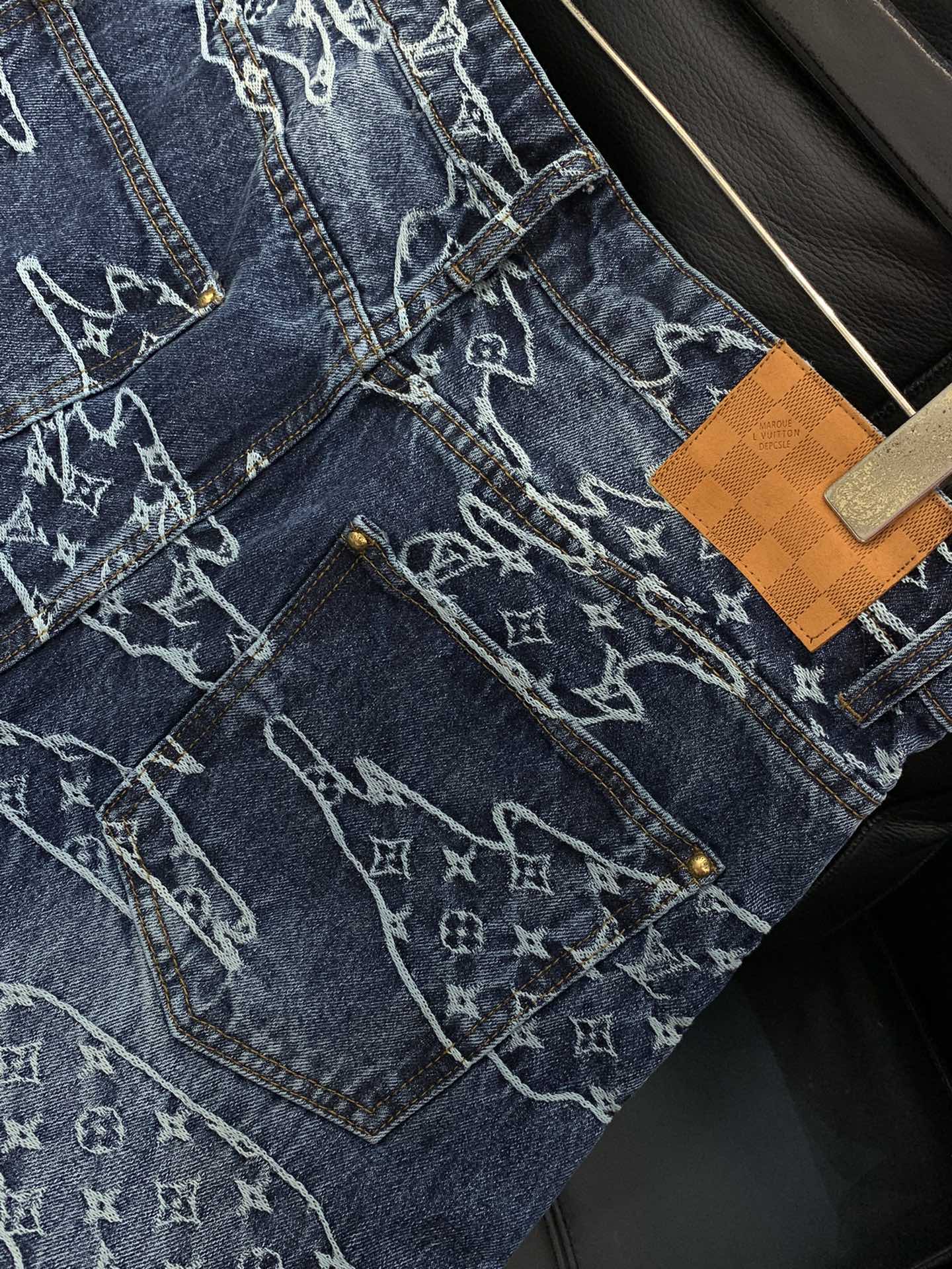 ，LouisVuitton 路易威登，2025秋季最新款，专柜同步有售，原单狠货，时尚休闲牛仔裤，上身很