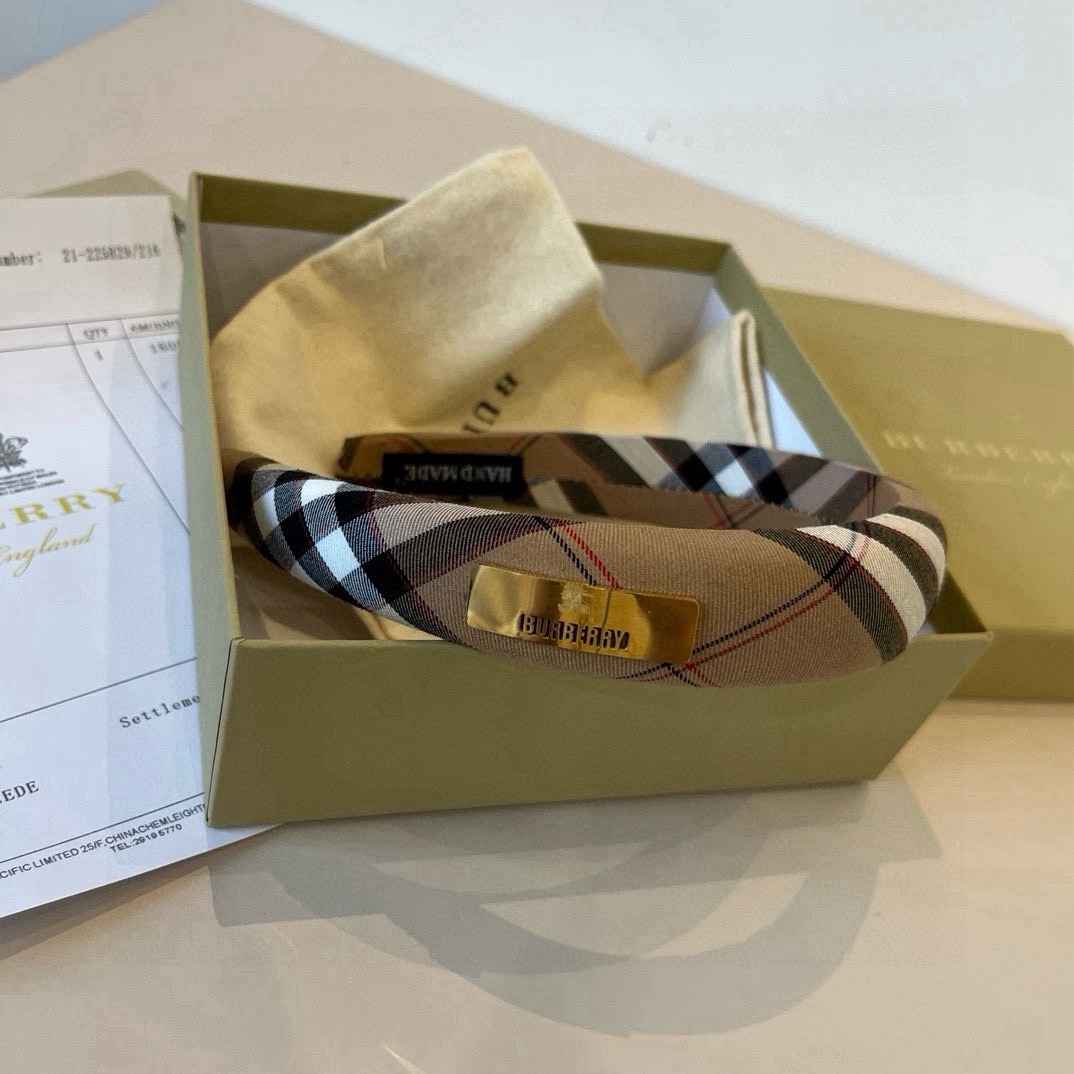 🆕

Burberry巴宝品新款发箍，BB格发箍