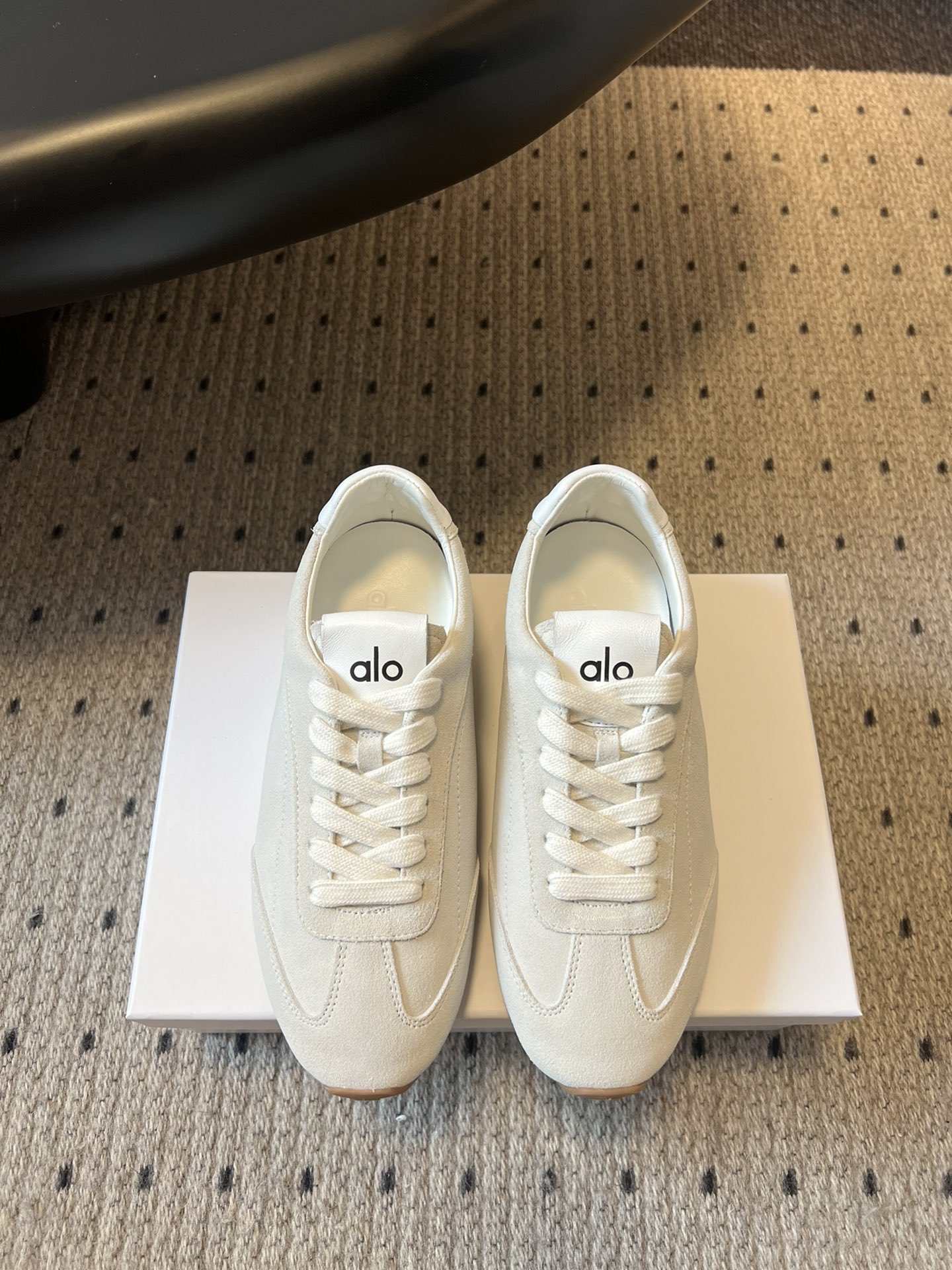 
al* 25ss新款 德训鞋舒适休闲款

alo比耐克更懂女生！上脚超级百搭！而且超级舒适！是薄底款上