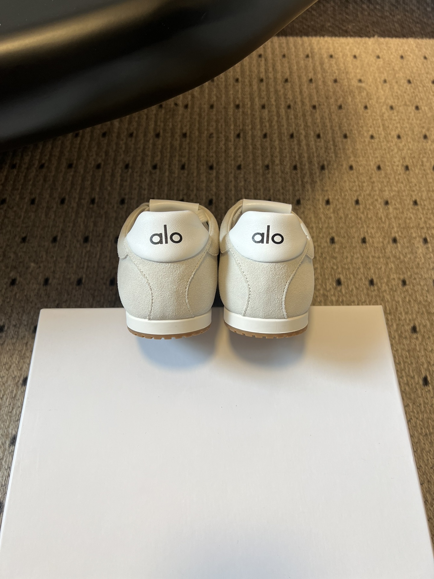 
al* 25ss新款 德训鞋舒适休闲款

alo比耐克更懂女生！上脚超级百搭！而且超级舒适！是薄底款上