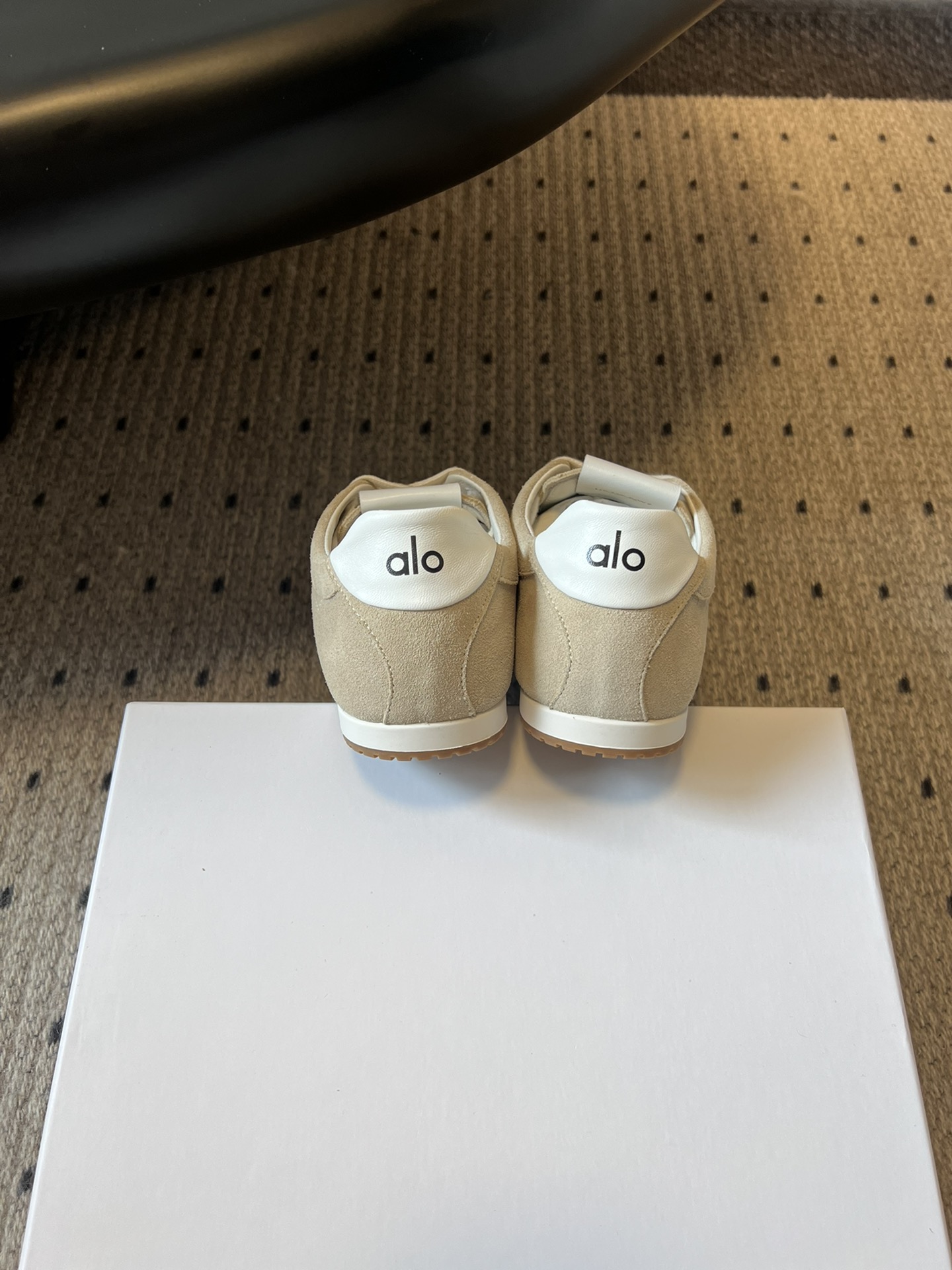 
al* 25ss新款 德训鞋舒适休闲款

alo比耐克更懂女生！上脚超级百搭！而且超级舒适！是薄底款上