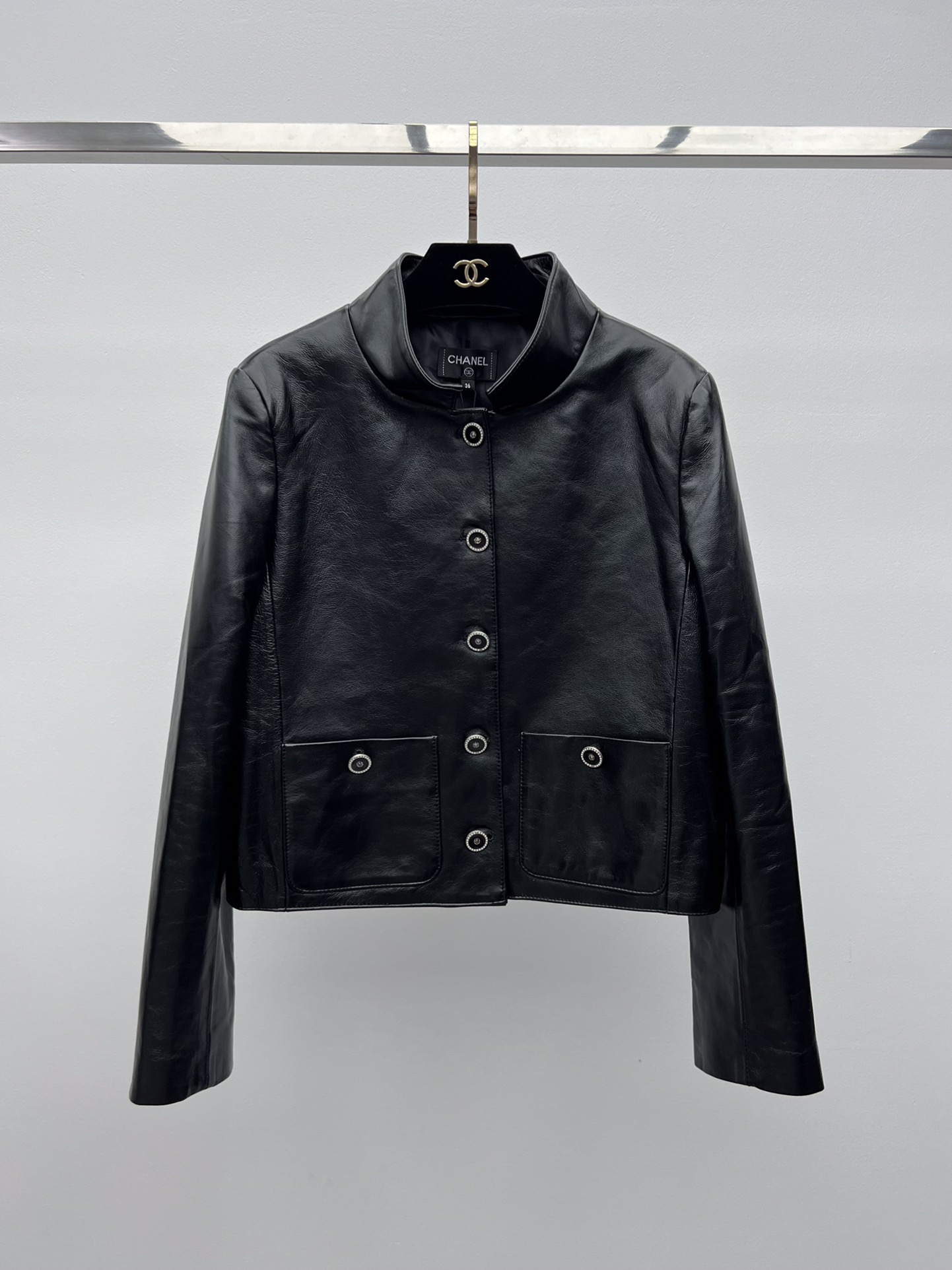 “Silky Sheep-Skin Women’s Suit with Customizable Details Review” - 图片 1