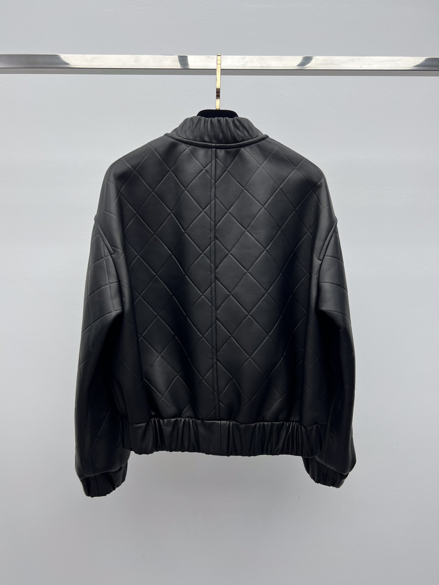 “Chane Zinger Single-Rate Sheep Hide Baseball Jacket with Custom Logo Buttons” - 图片 6