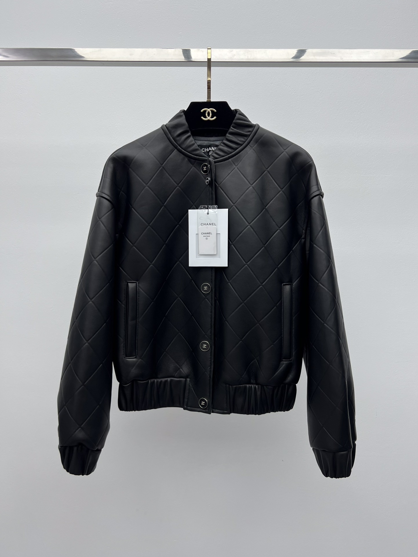 “Chane Zinger Single-Rate Sheep Hide Baseball Jacket with Custom Logo Buttons” - 图片 1