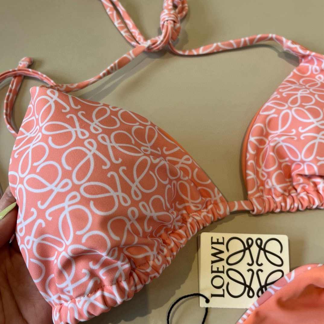 🆕
罗意威LOEWE新款比基尼泳衣👙❤️😍🥰适合多种场景的游泳衣🏊‍♀️海边 游泳池 温泉 水上乐园 漂