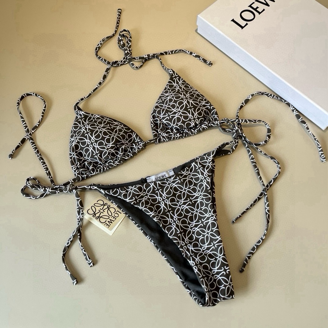 🆕
罗意威LOEWE新款比基尼泳衣👙❤️😍🥰适合多种场景的游泳衣🏊‍♀️海边 游泳池 温泉 水上乐园 漂