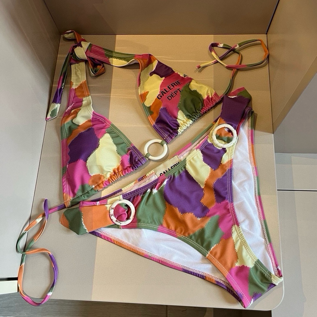 🆕

潮牌比基尼👙，分体泳衣，S M L XL