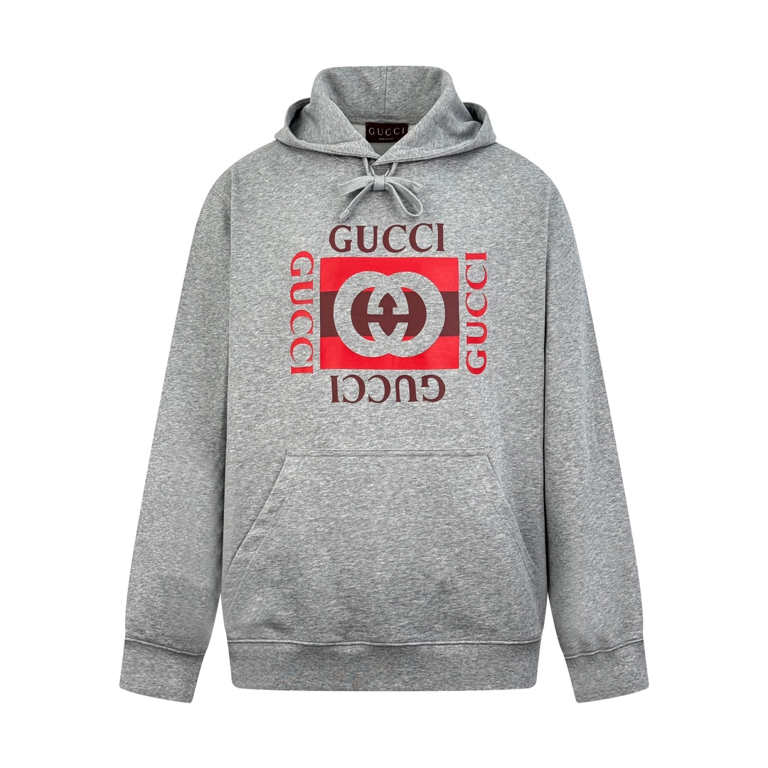 NO:508862,.Gucci printed hooded sweatshirt Customized dyed green grey elegant cotton knitted material with fine texture and comfortable skin. Mainly based on luster grey, low-key and connotation. Striped Gucci interlocking double G prints appear on the chest in a very impactful way, breaking the tranquility of luster grey. The red print blooms freely in luster grey like a trendy flame. Conspicuous and enthusiastic. The charm of street art is interpreted in fashionable language. Leading to the forefront of fashion. Craft 1 uses glue printing. The chest printing has been modified three times by film mesh board. Print patterns on the fabric with glue liquid paint. Baking fabrics are fixed to print patterns. Craft 2: The fabrics are all washed. The texture is better. It is not easy to deform. It is not easy to shrink. It is not easy to fade. Maintain long-term beauty. Auxiliary materials. Customized 1:1 Gucci trademark  Size Loose style Size S M L XL, gucci, hoodie, sweatshirts,hats,alexander wang19860909.Gucci 印花兜帽卫衣 定制定染素韵麻灰雅棉针织料 纹理细腻 舒适贴肤 以麻灰色为主基调 低调而富有内涵 条纹Gucci互扣式双G印花以一种极具冲击力的方式呈现于胸前 打破了麻灰色的沉静 红色印花在麻灰色肆意绽放 如同潮流的火焰 醒目而热烈 用时尚的语言诠释着街头艺术的魅力 引领走在时尚的最前沿 工艺1采用胶浆印花 胸前印花经过三次菲林网板修改 使用胶浆液体涂料在织物上打印图案 烘烤织物以固定印刷图案 工艺2: 面料都经过浇洗 手感质感更佳 不易变形 不易缩水 不易褪色 保持长久的美观 辅料 定制1:1 Gucci 商标 版型 宽松版型 尺码 S M L XL,,gucci,hoodie,sweatshirts,hats,alexander wang,Men's clothing